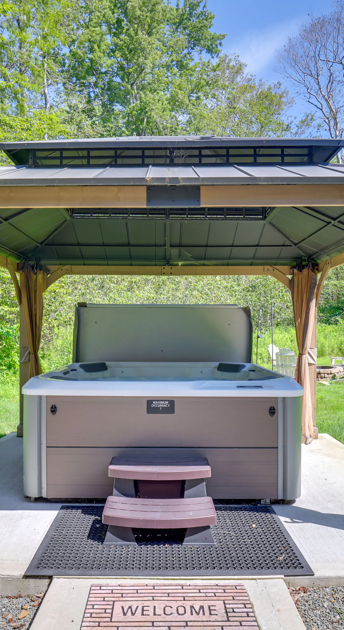 Hot Tub + Game Room: Wooded Poconos Retreat