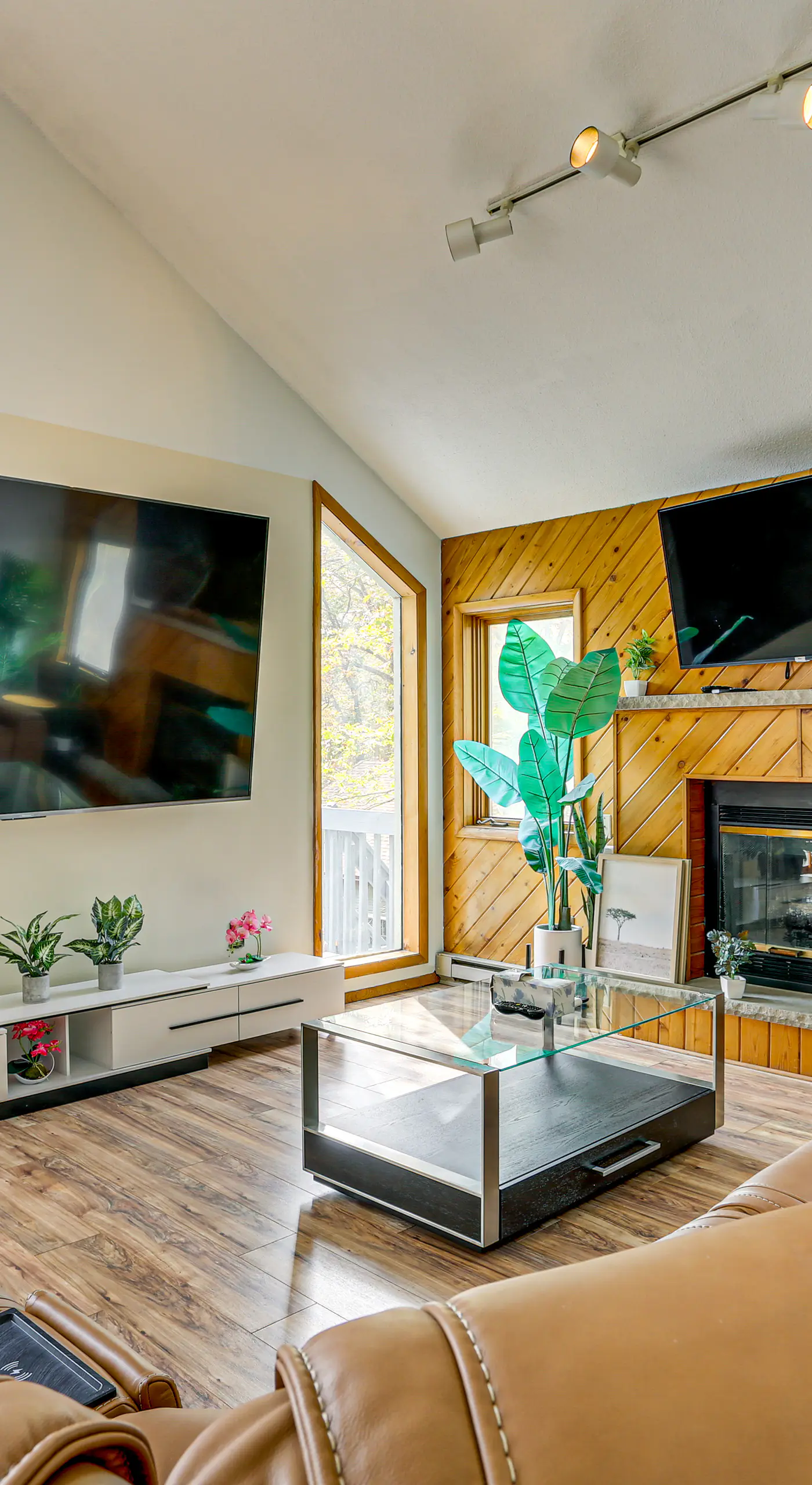 Luxury Home w/ Game Room, 4 Mi to Bushkill Falls!
