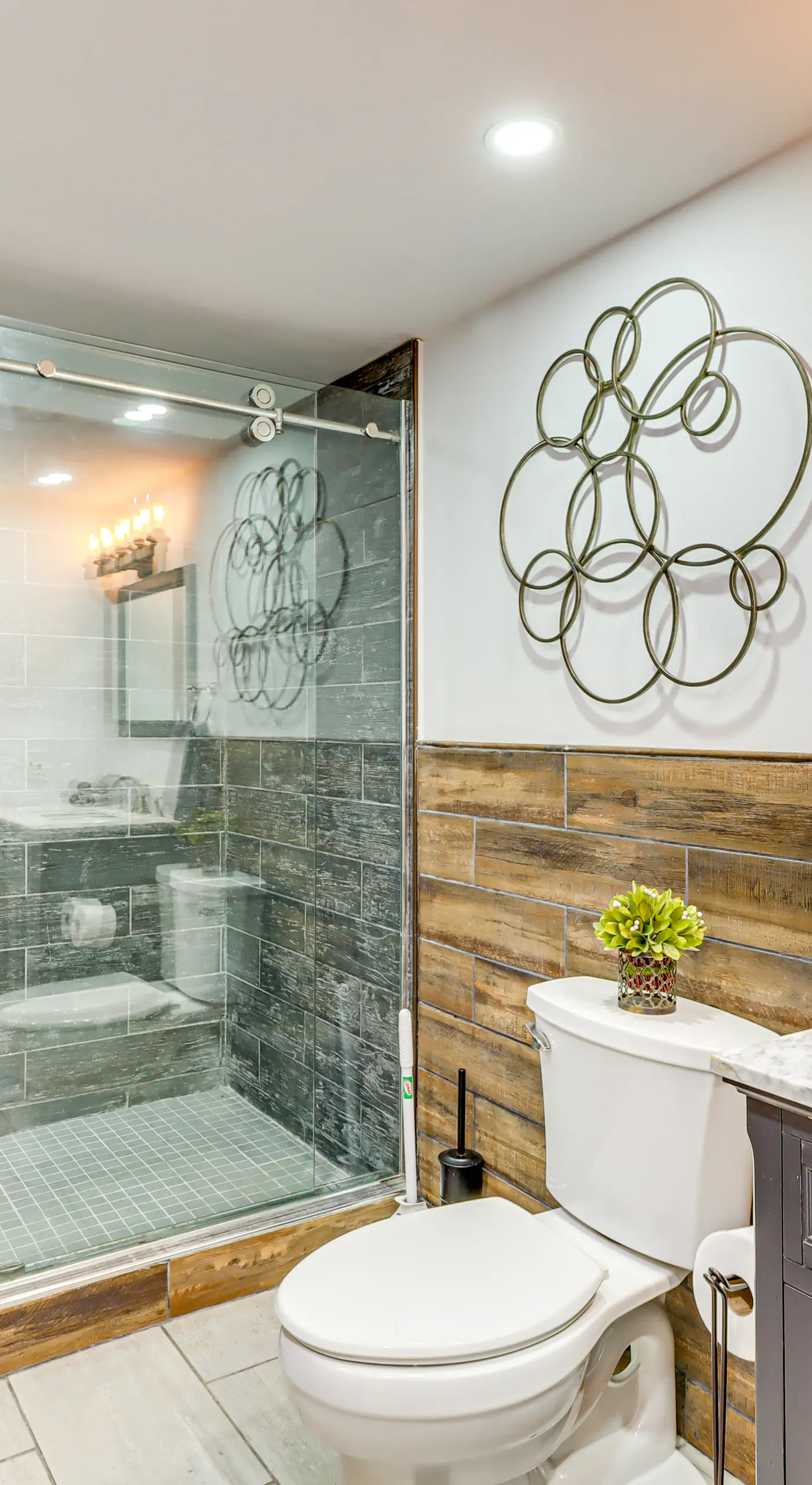 Modern Mountain Escape in Poconos: Walk to Slopes!
