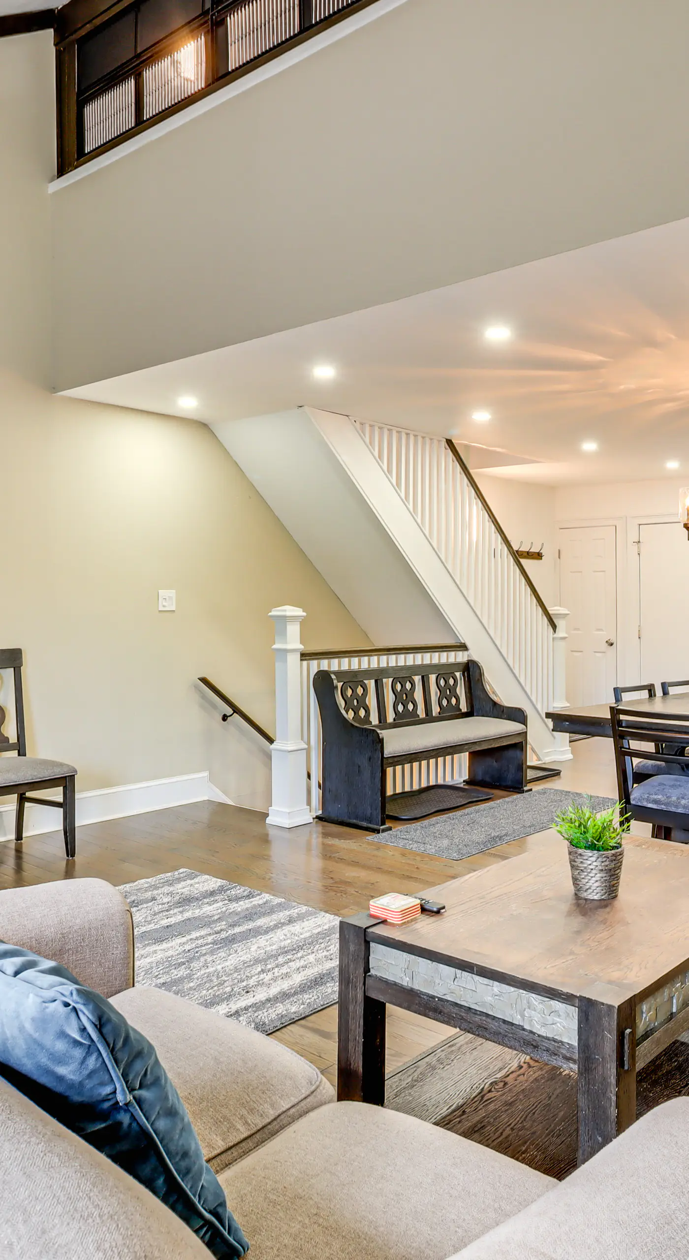 Modern Mountain Escape in Poconos: Walk to Slopes!
