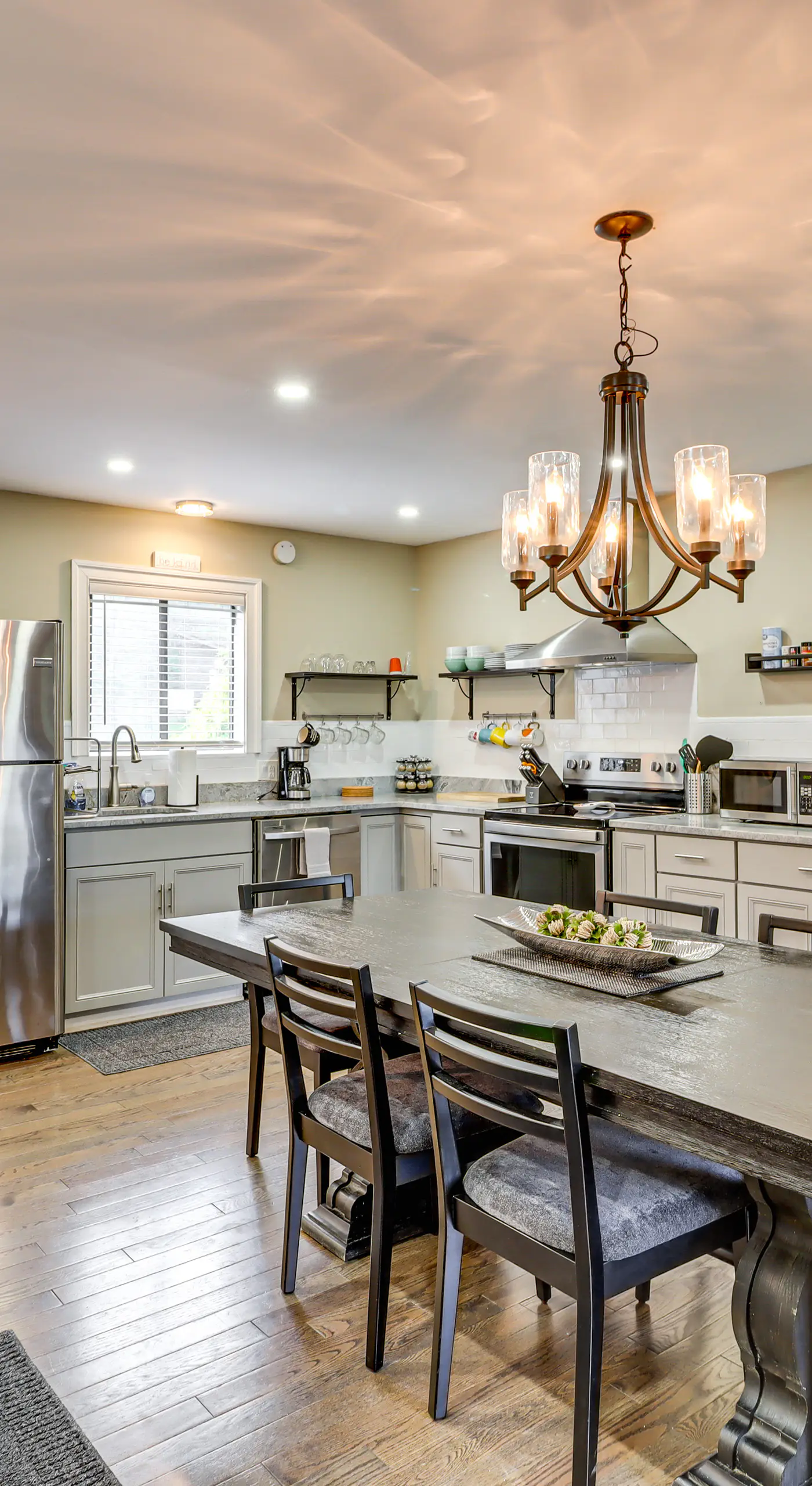 Modern Mountain Escape in Poconos: Walk to Slopes!