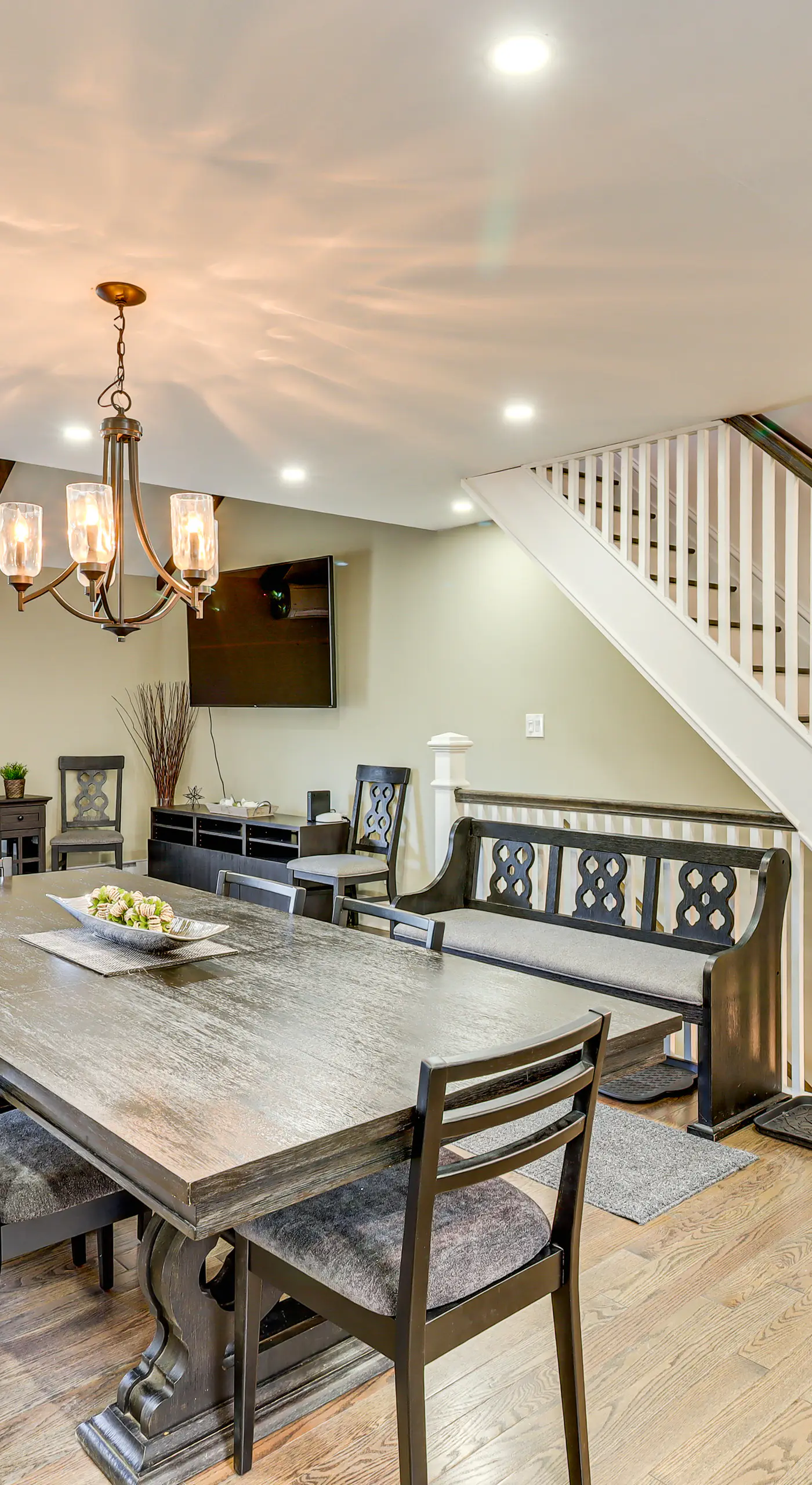 Modern Mountain Escape in Poconos: Walk to Slopes!