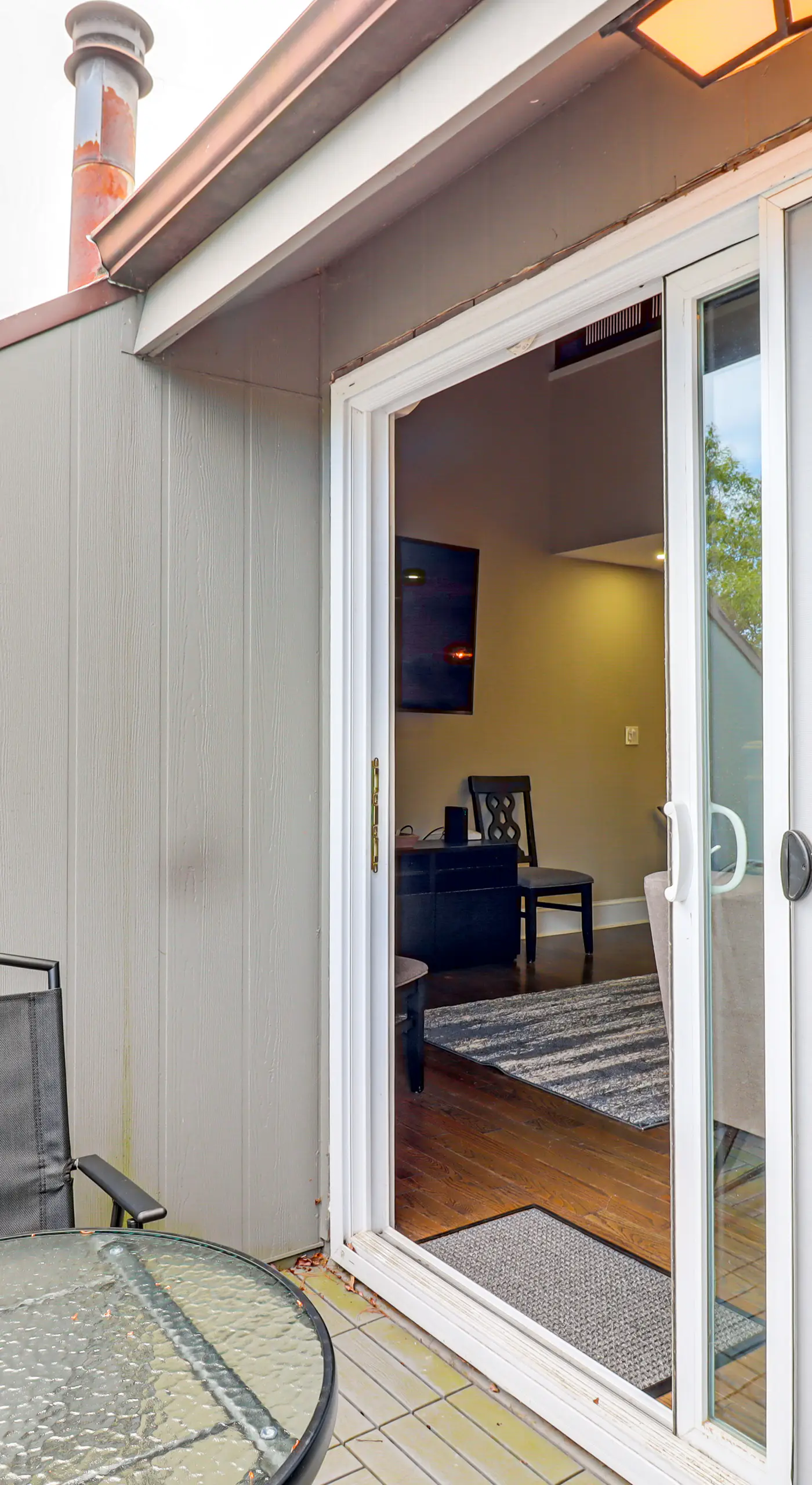 Modern Mountain Escape in Poconos: Walk to Slopes!
