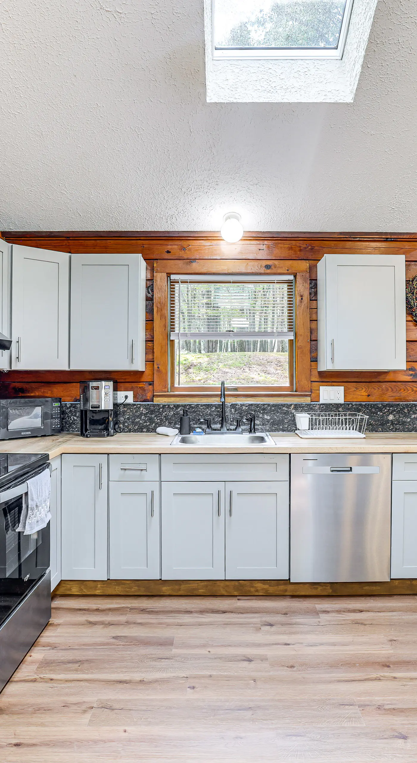 Long Pond Log Cabin w/ Hot Tub Soaks & Outdoor Fun