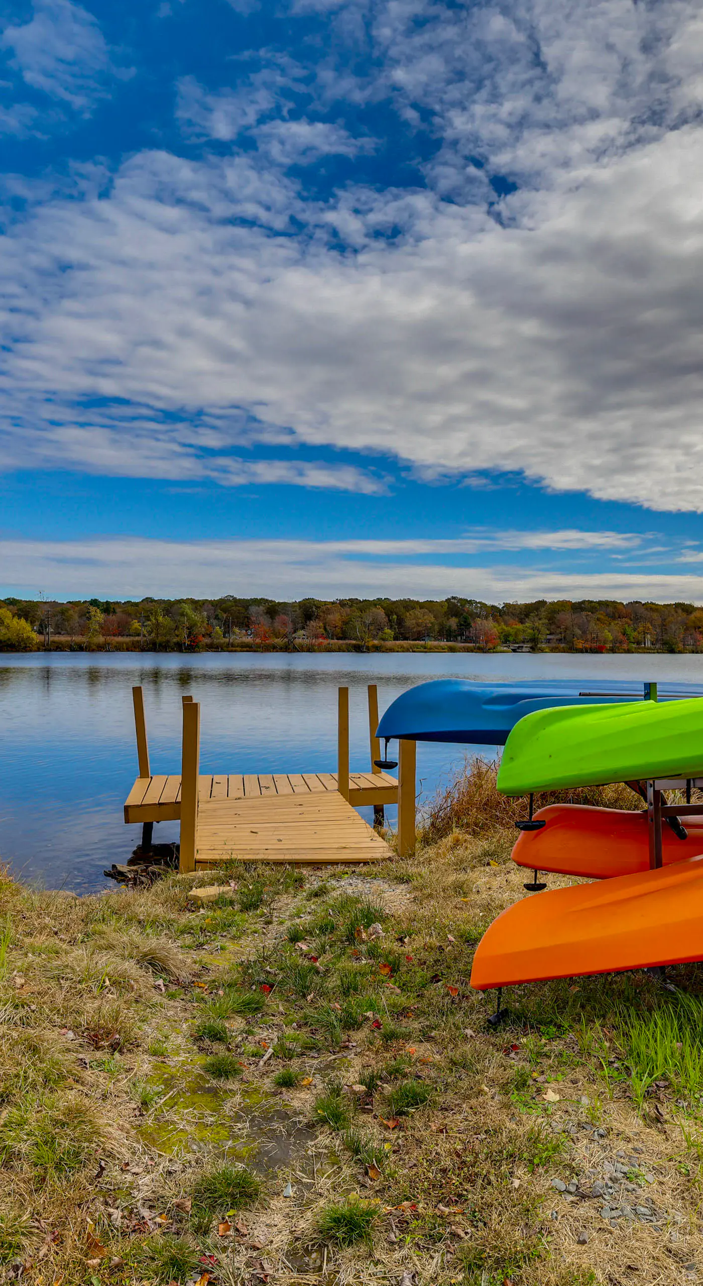 Lakefront Pocono Retreat w/ Hot Tub & Movie Hub