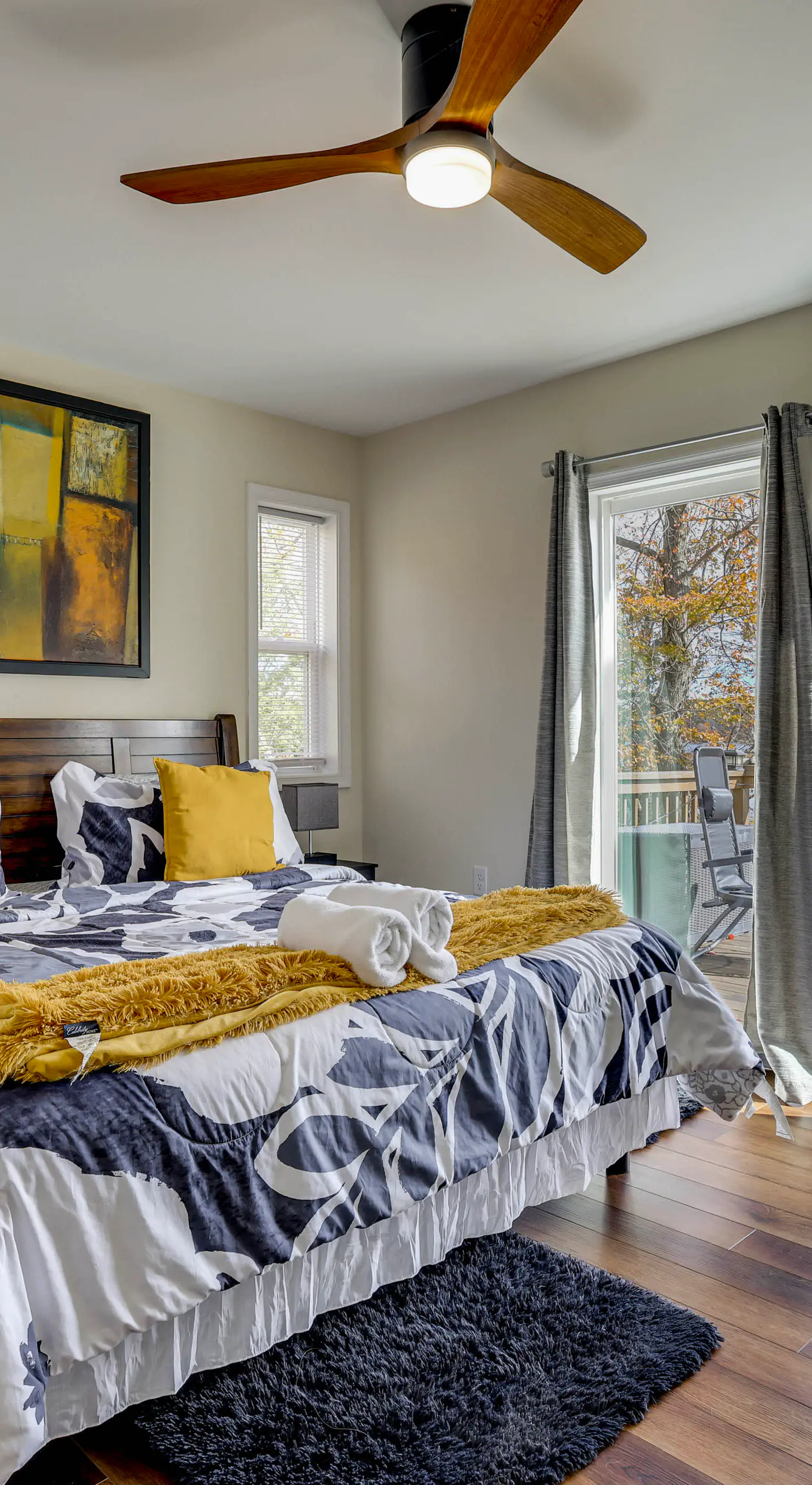 Lakefront Pocono Retreat w/ Hot Tub & Movie Hub