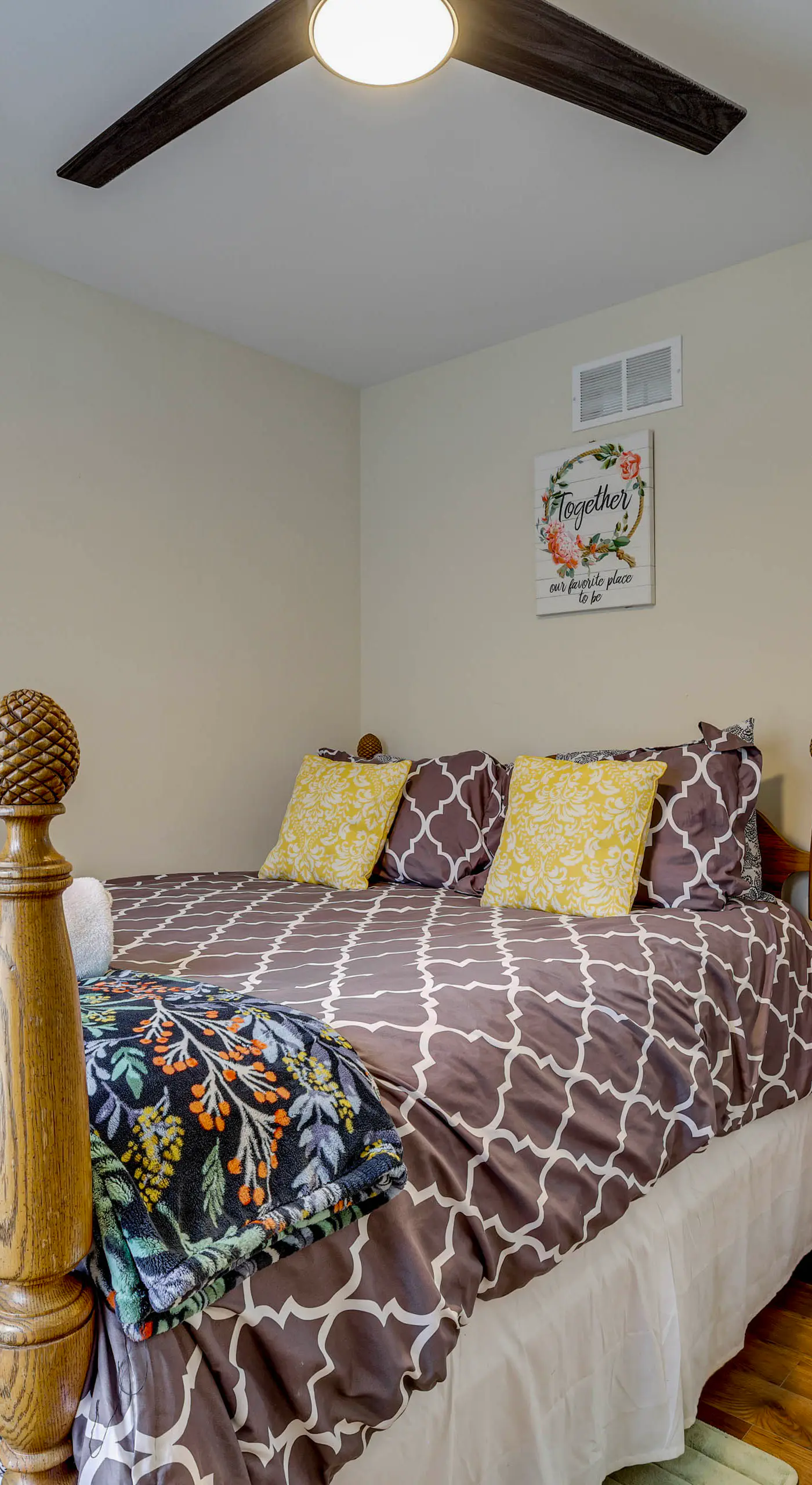 Lakefront Pocono Retreat w/ Hot Tub & Movie Hub