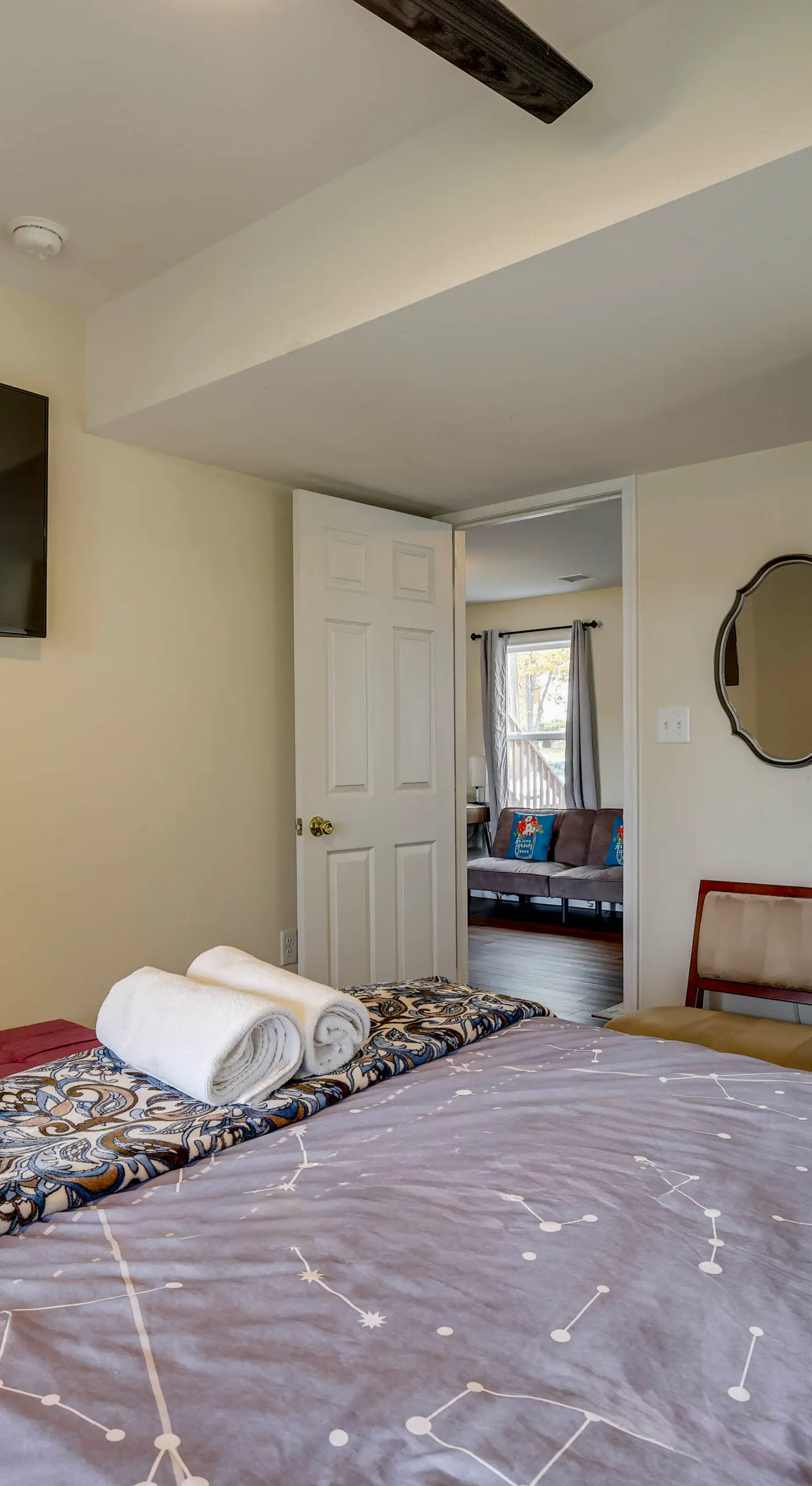 Lakefront Pocono Retreat w/ Hot Tub & Movie Hub