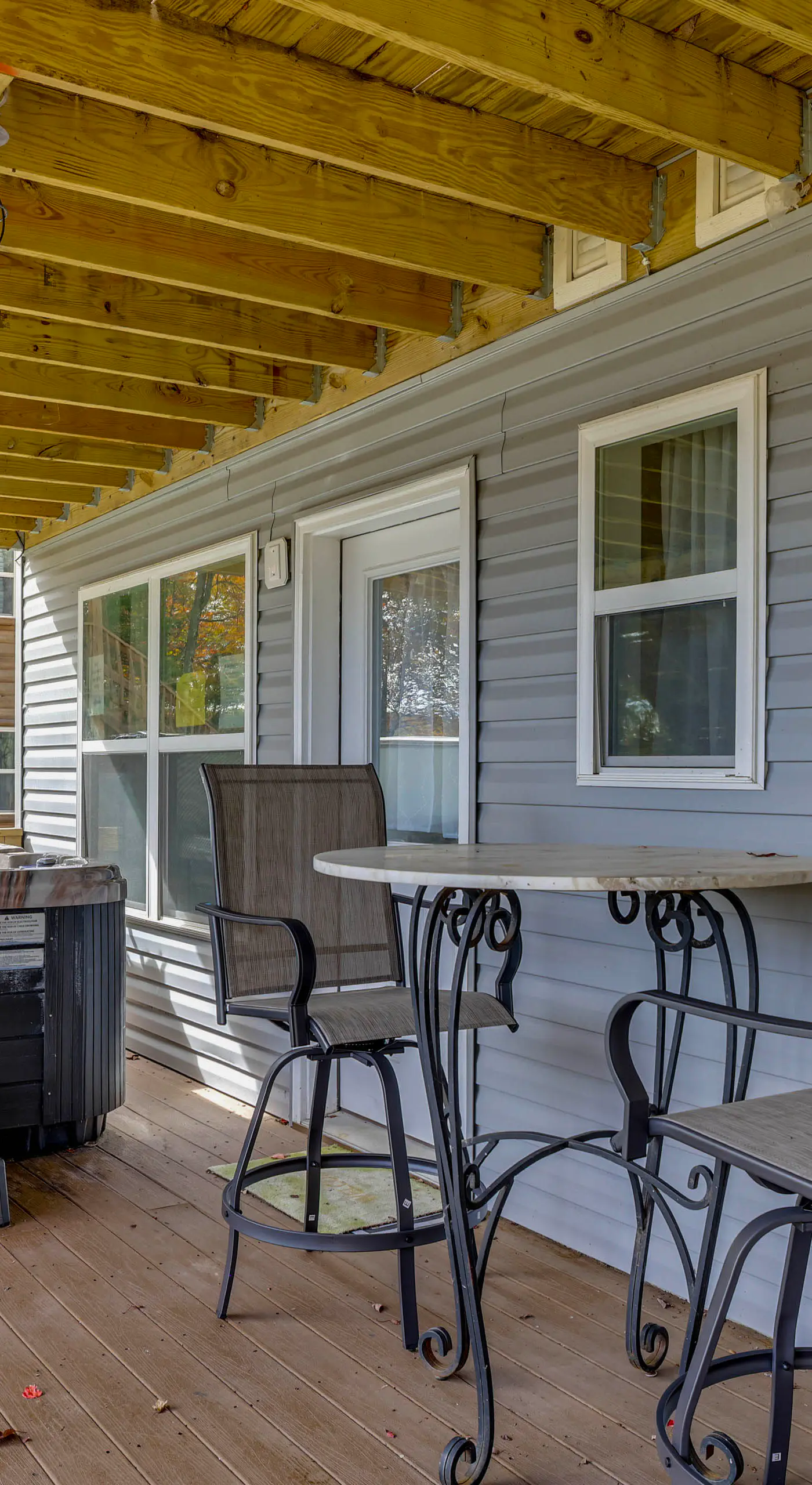 Lakefront Pocono Retreat w/ Hot Tub & Movie Hub