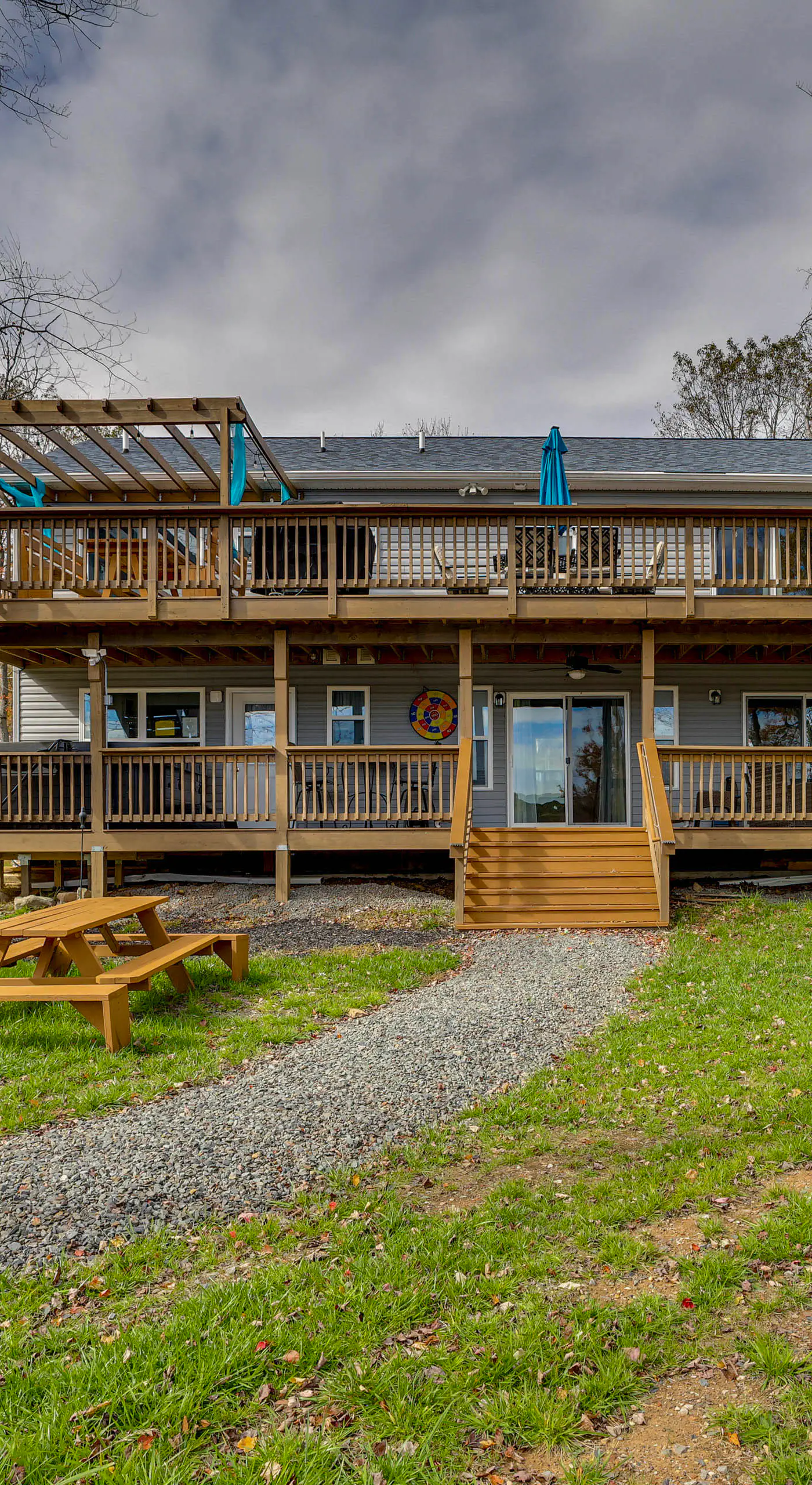 Lakefront Pocono Retreat w/ Hot Tub & Movie Hub