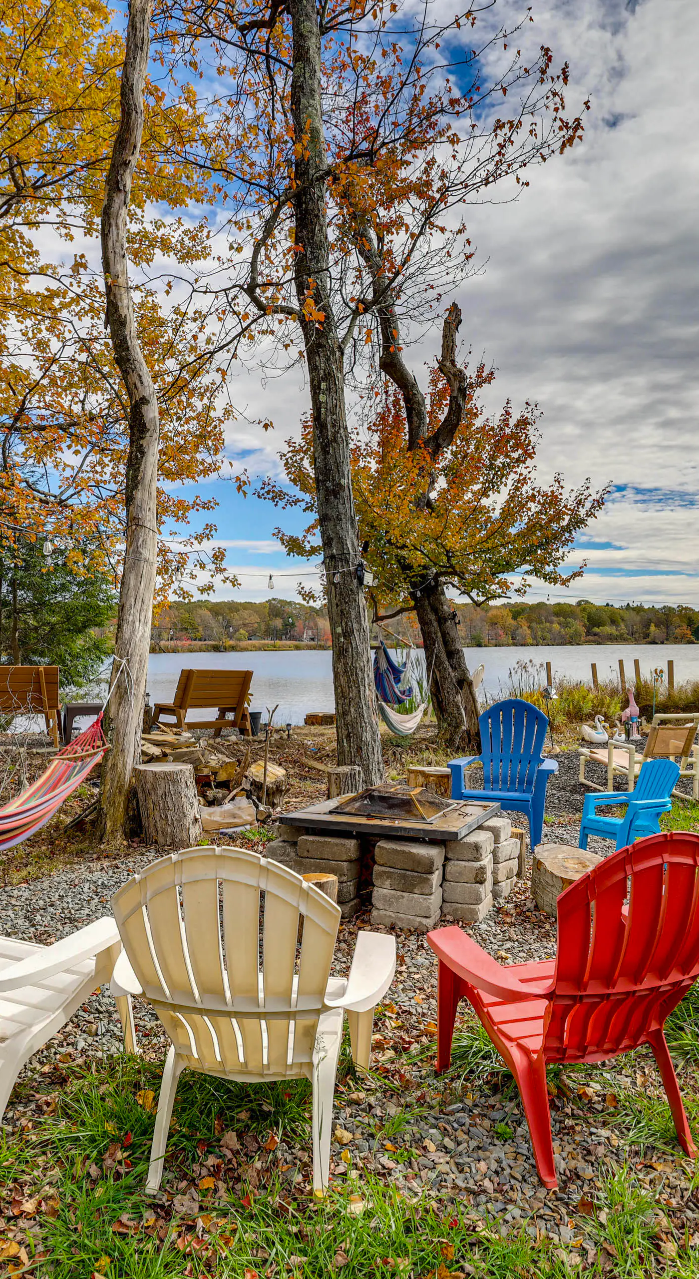 Lakefront Pocono Retreat w/ Hot Tub & Movie Hub