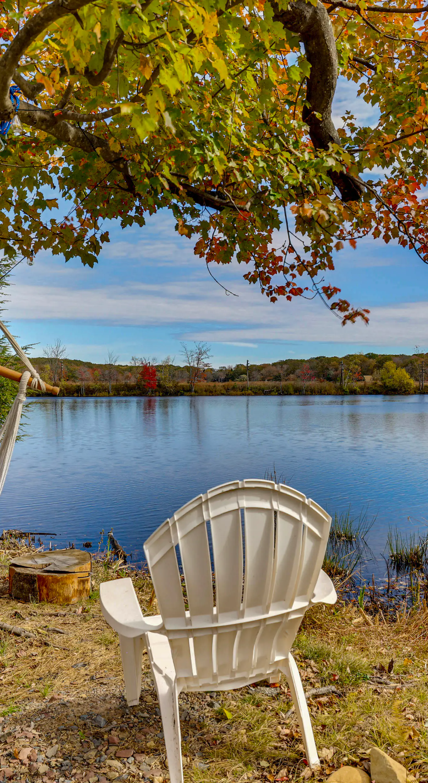 Lakefront Pocono Retreat w/ Hot Tub & Movie Hub