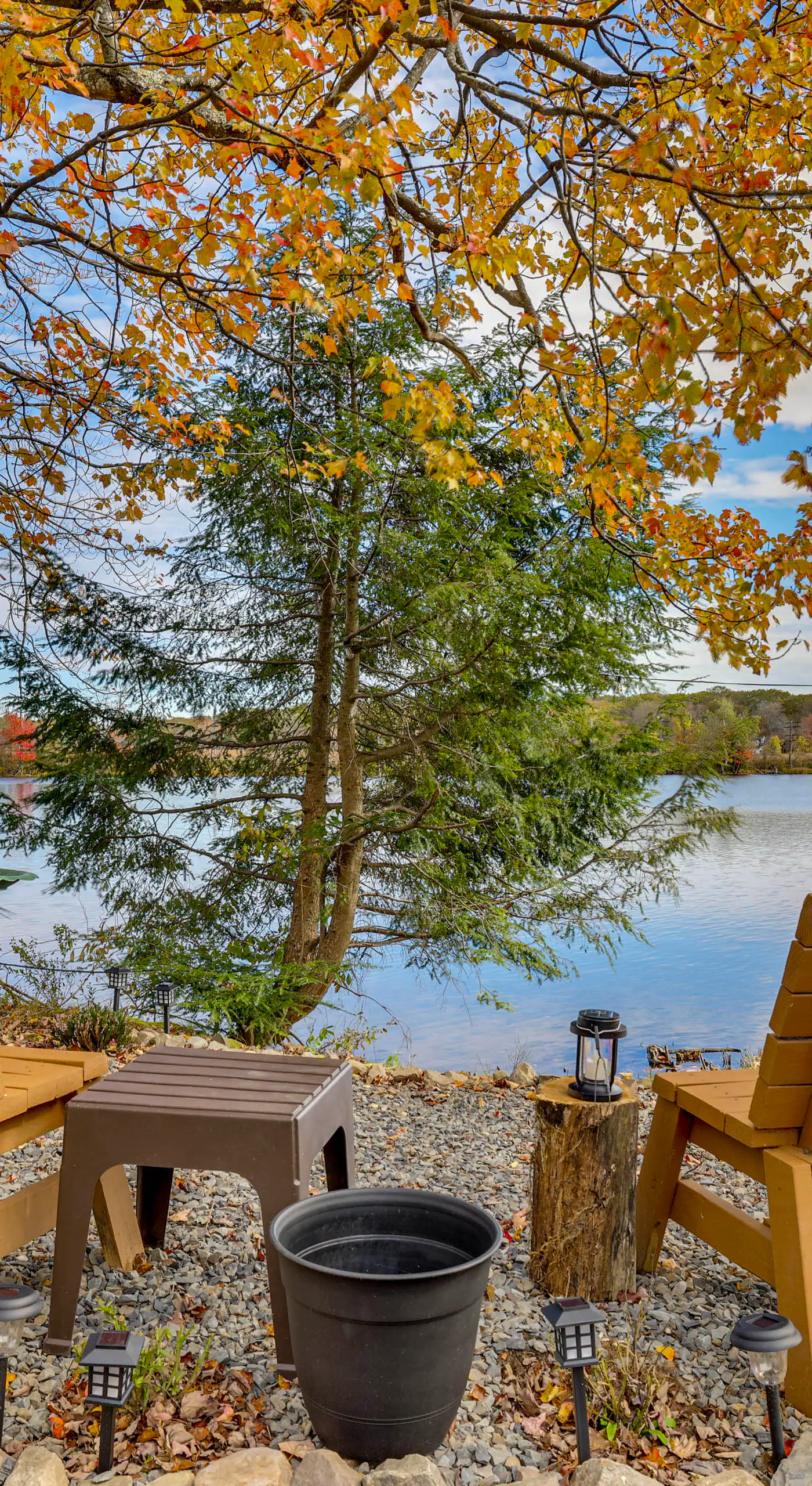 Lakefront Pocono Retreat w/ Hot Tub & Movie Hub