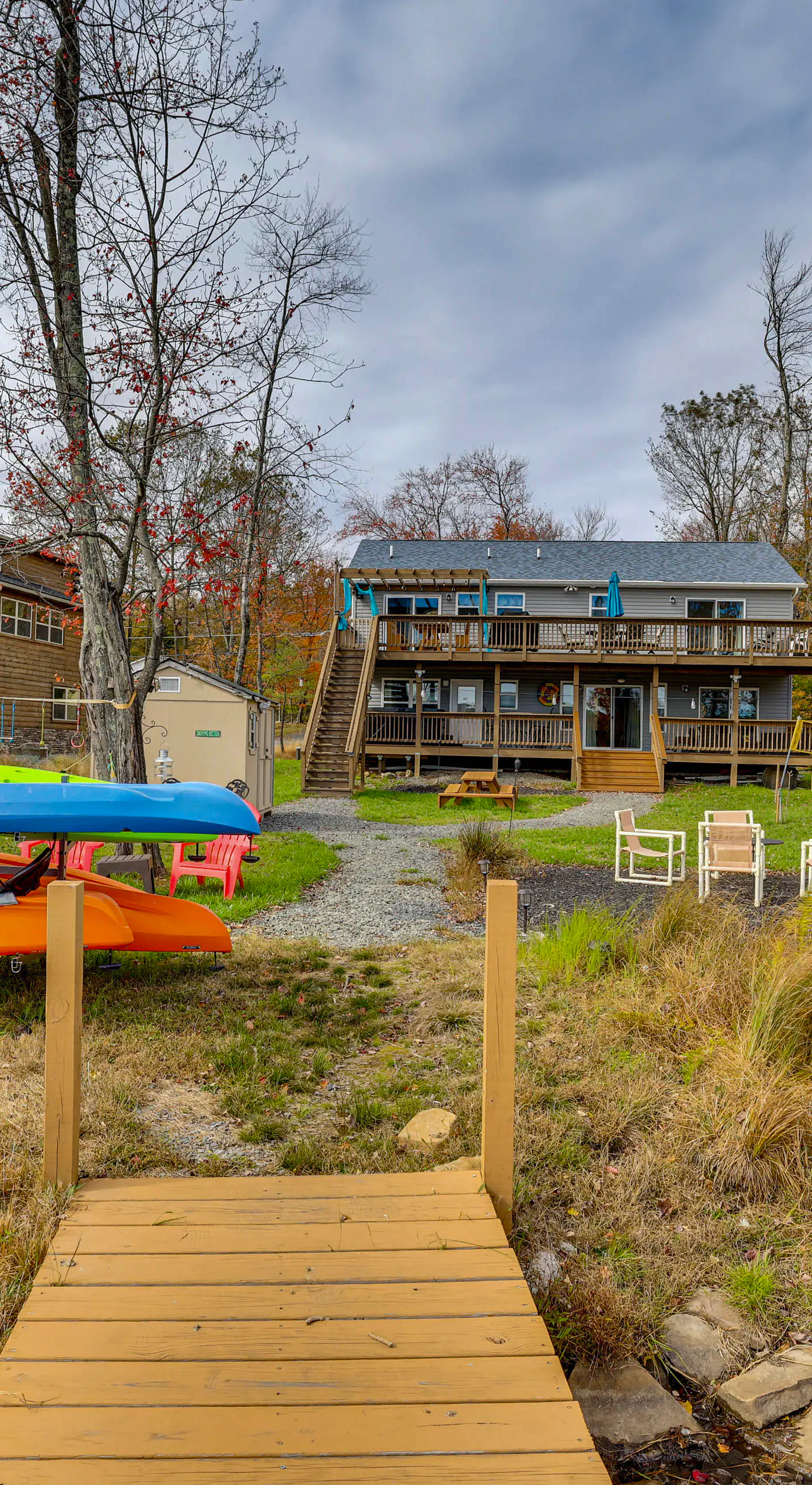 Lakefront Pocono Retreat w/ Hot Tub & Movie Hub