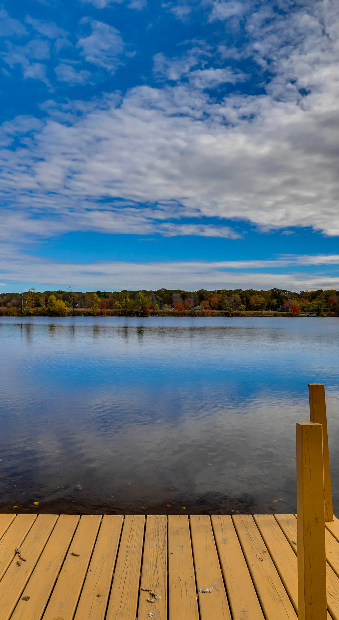 Lakefront Pocono Retreat w/ Hot Tub & Movie Hub