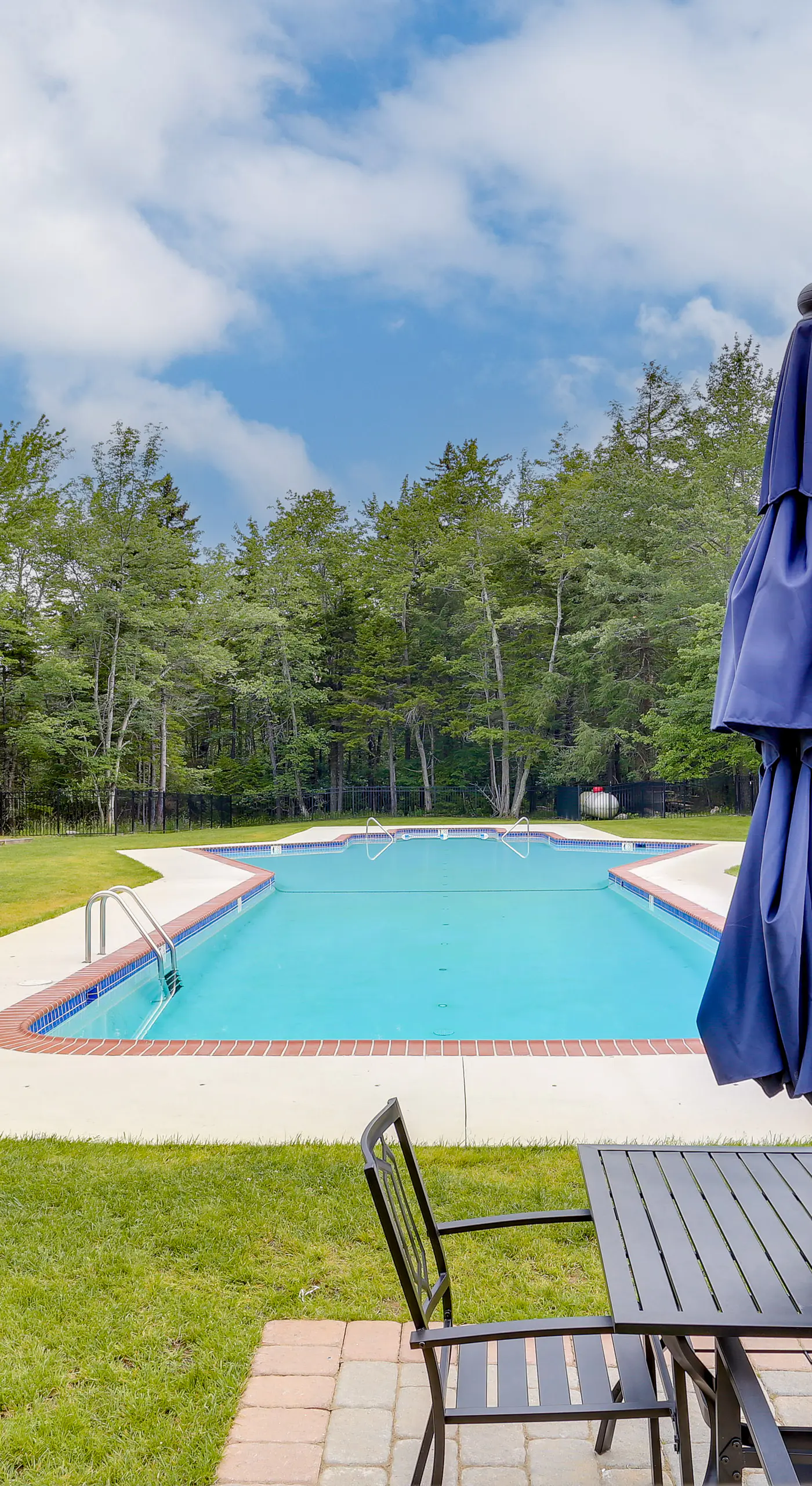 Lakefront Pocono Retreat w/ Hot Tub & Movie Hub