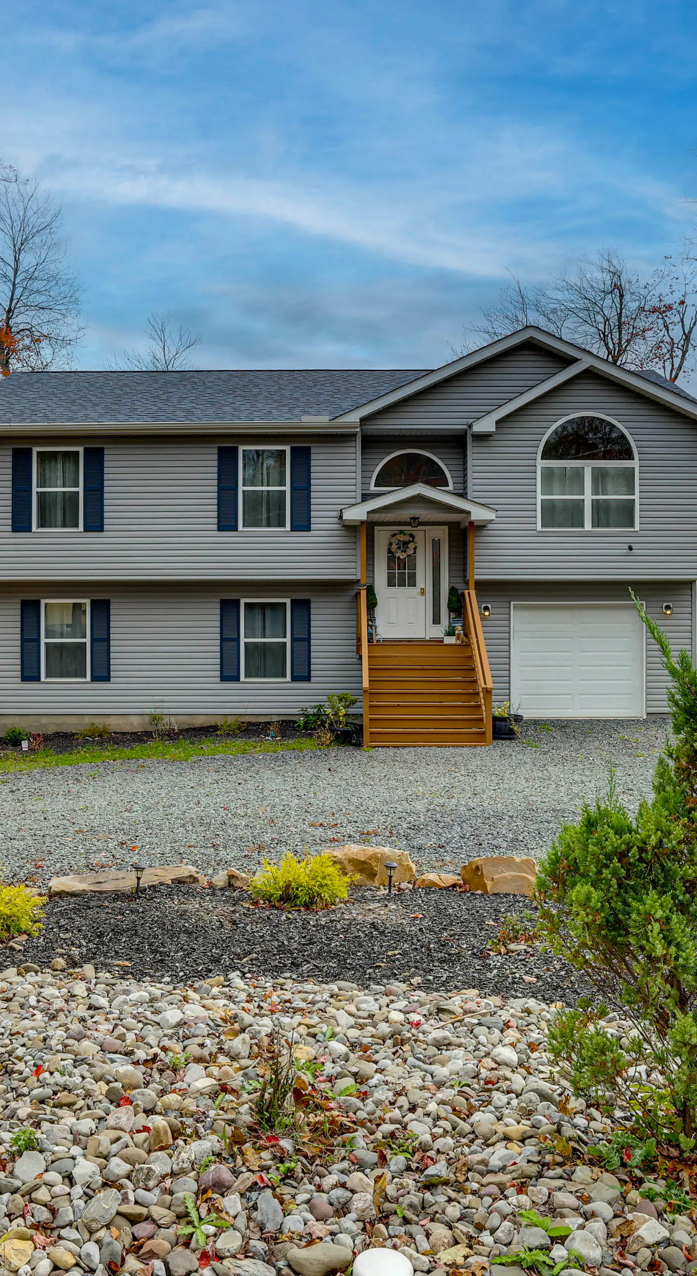 Lakefront Pocono Retreat w/ Hot Tub & Movie Hub