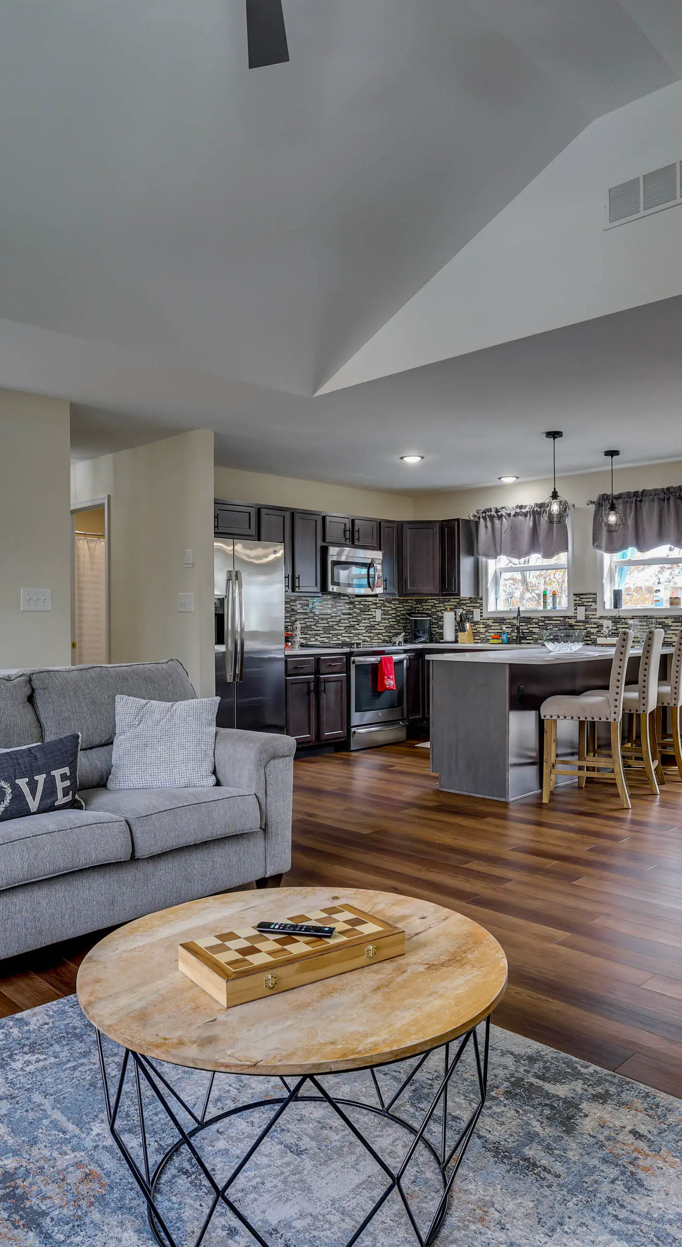 Lakefront Pocono Retreat w/ Hot Tub & Movie Hub