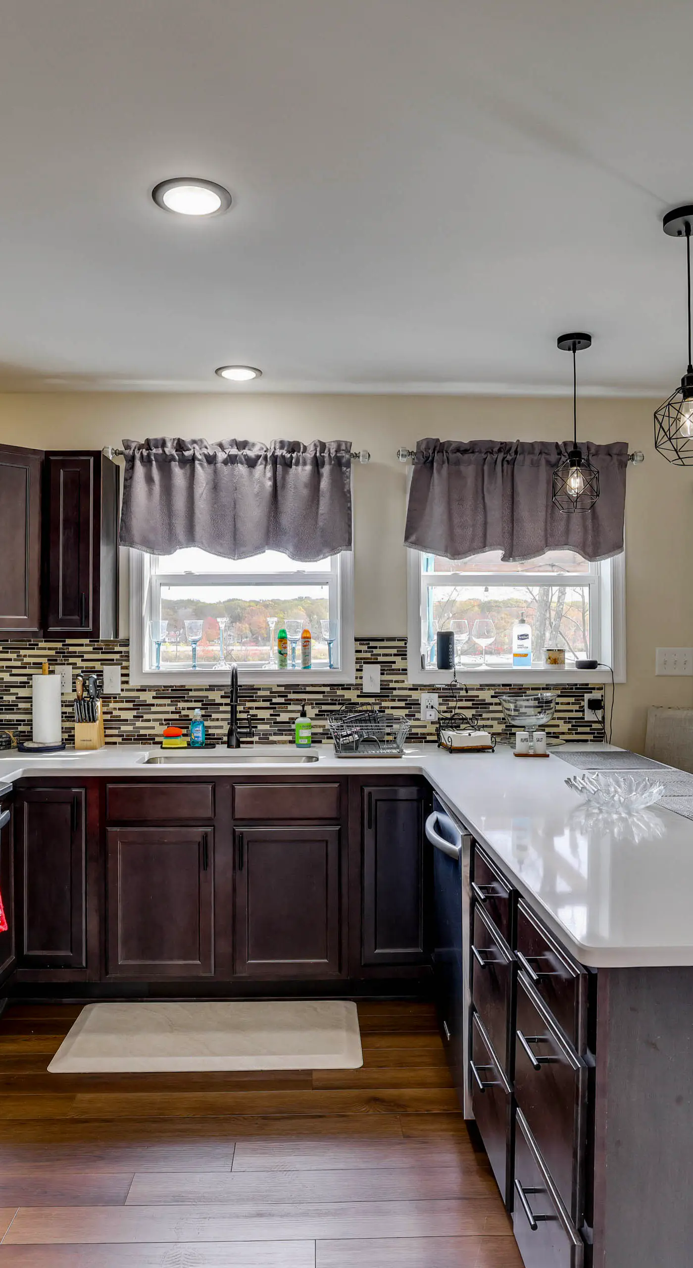 Lakefront Pocono Retreat w/ Hot Tub & Movie Hub