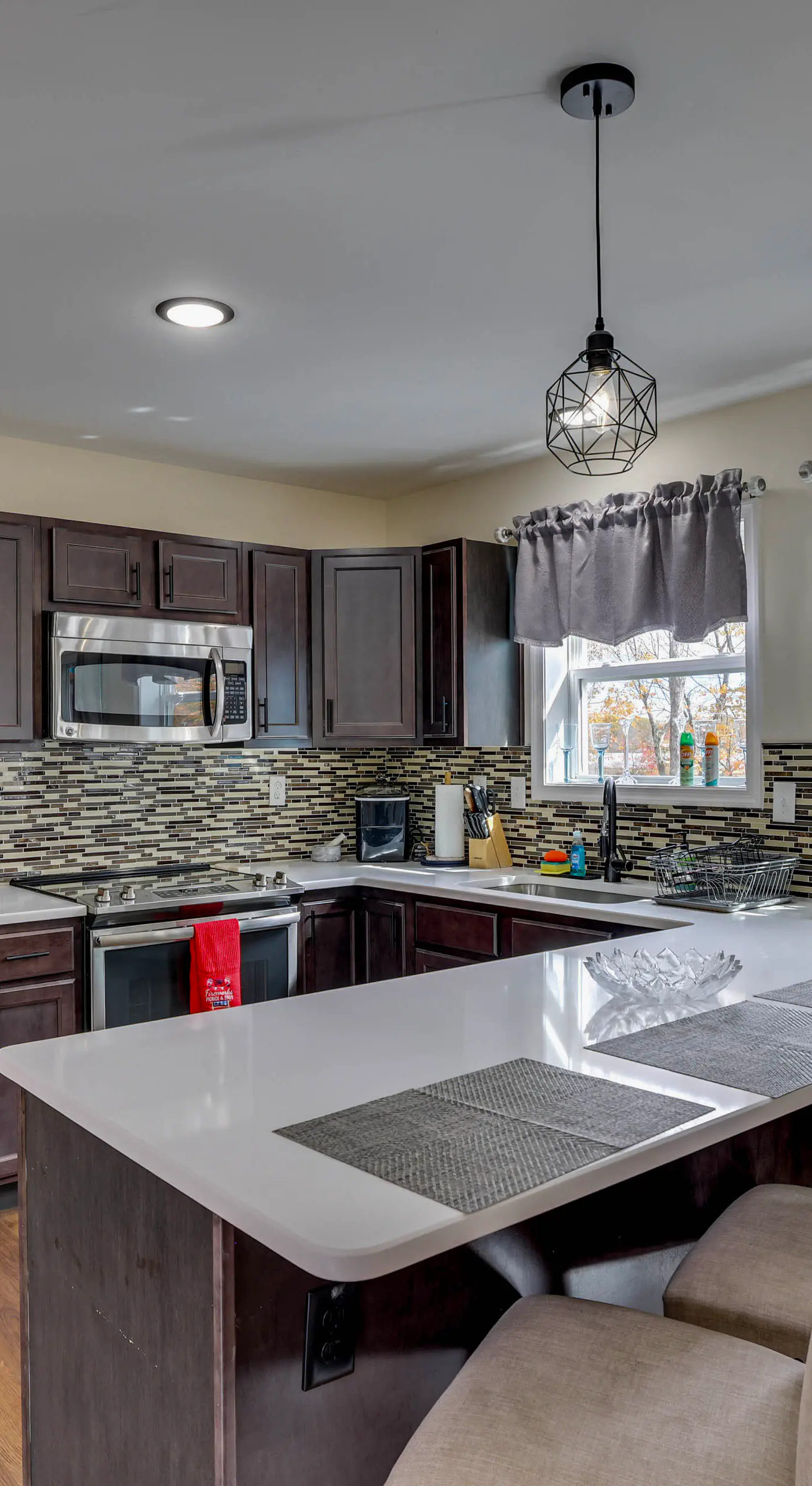 Lakefront Pocono Retreat w/ Hot Tub & Movie Hub