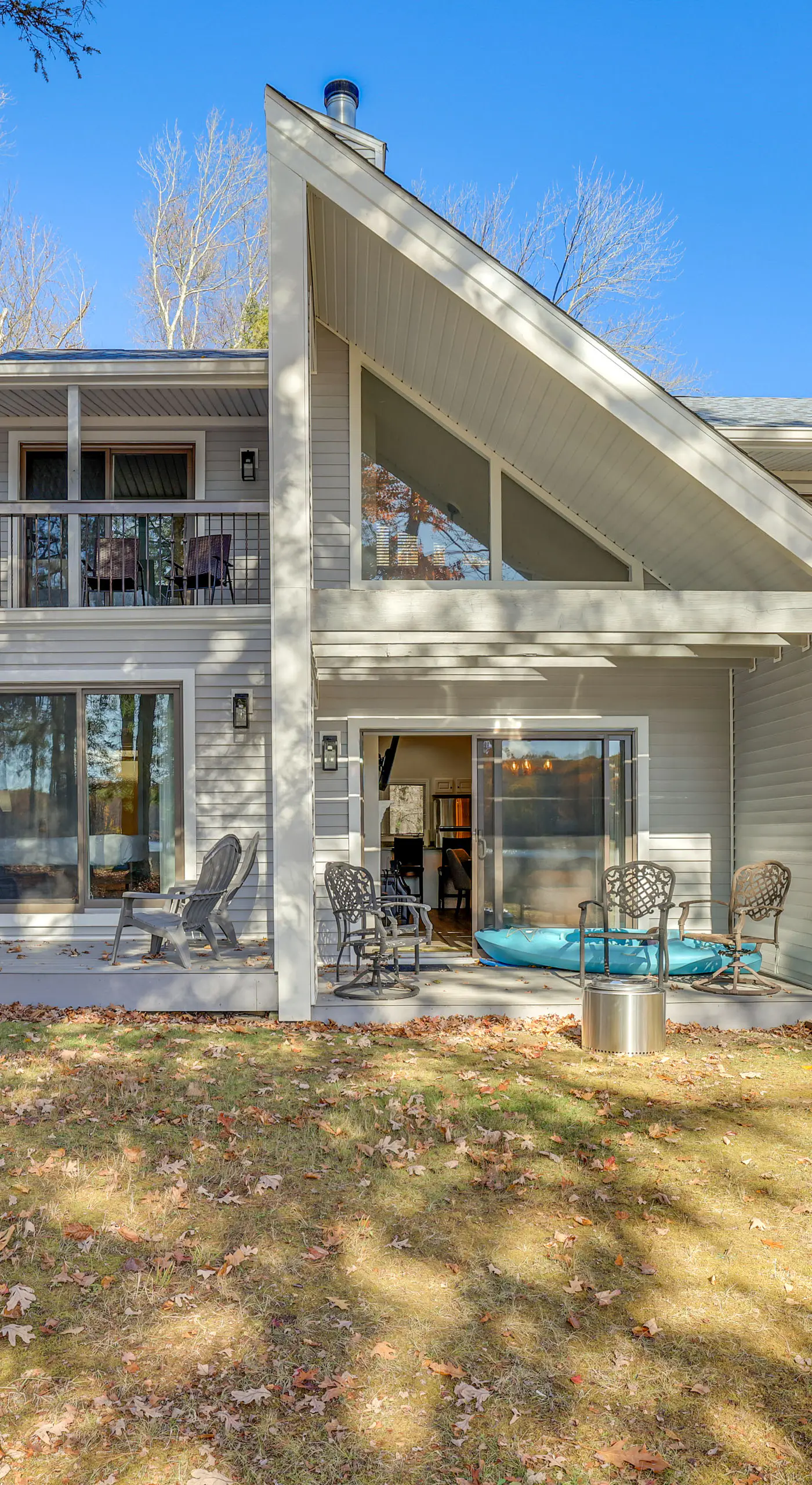 Steps to Lake Tanglwood: Tranquil Wooded Retreat