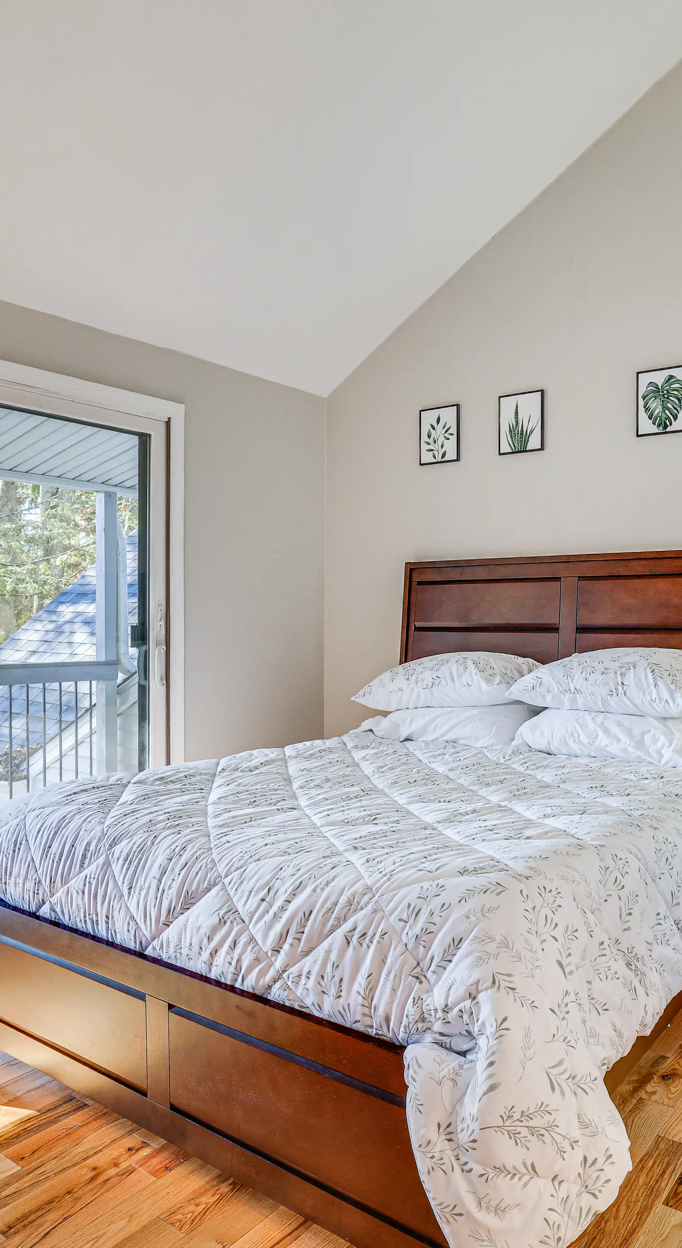 Steps to Lake Tanglwood: Tranquil Wooded Retreat