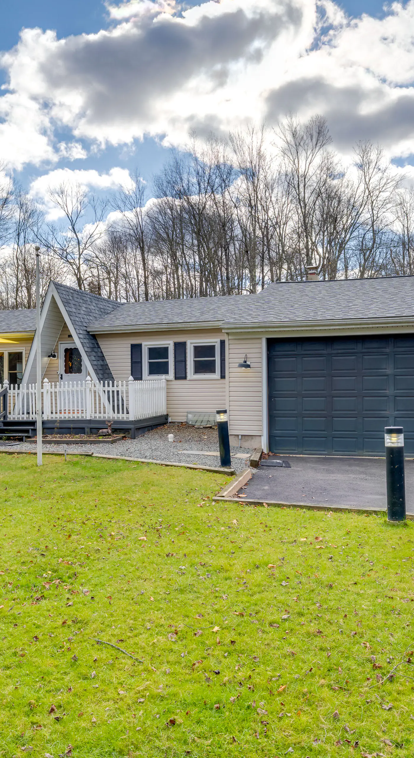 Game Room, Hot Tub & Fire Pit: Pocono Lake Escape!