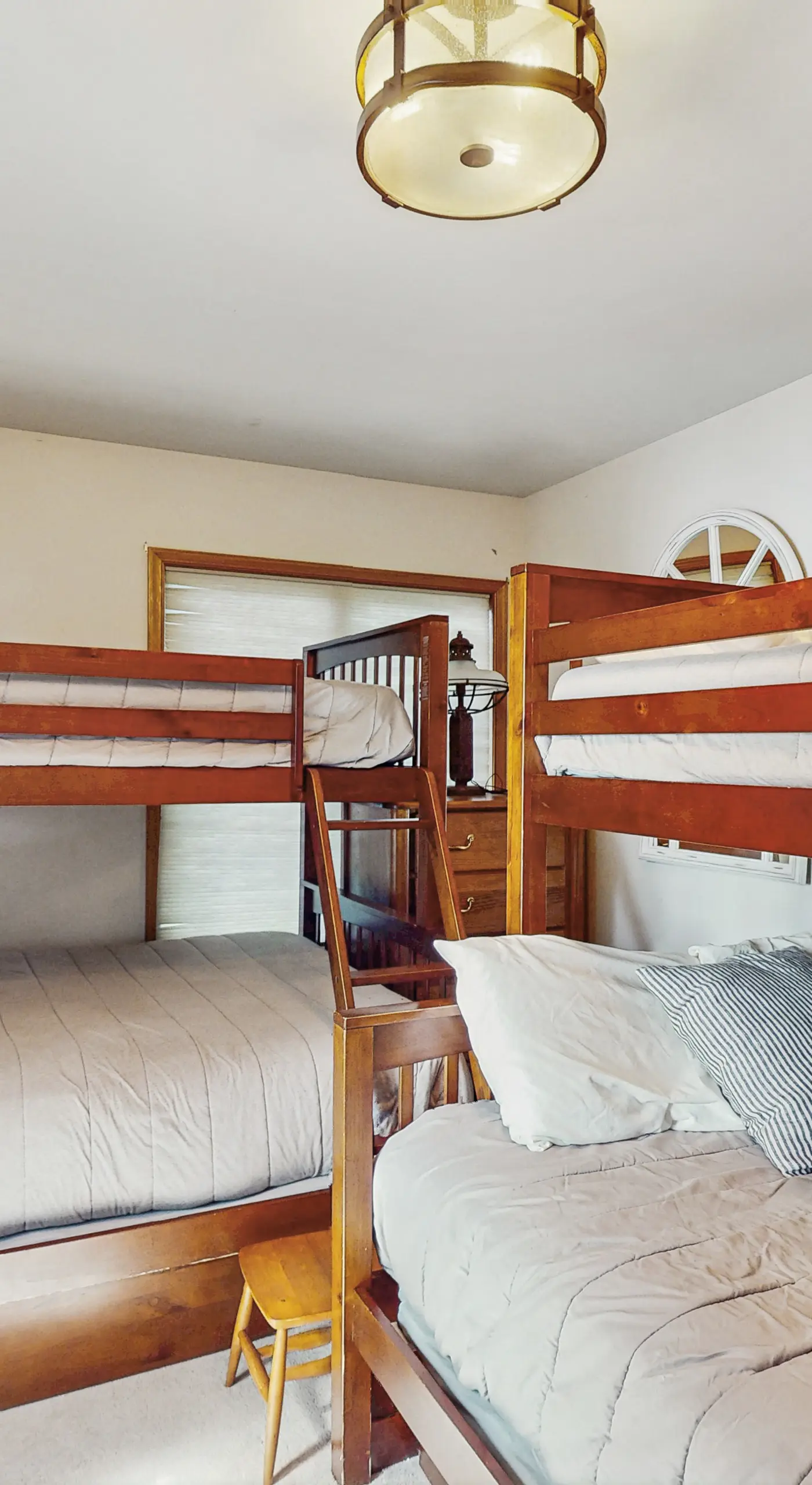 Leaf Peeping & Skiing Nearby! Poconos Getaway