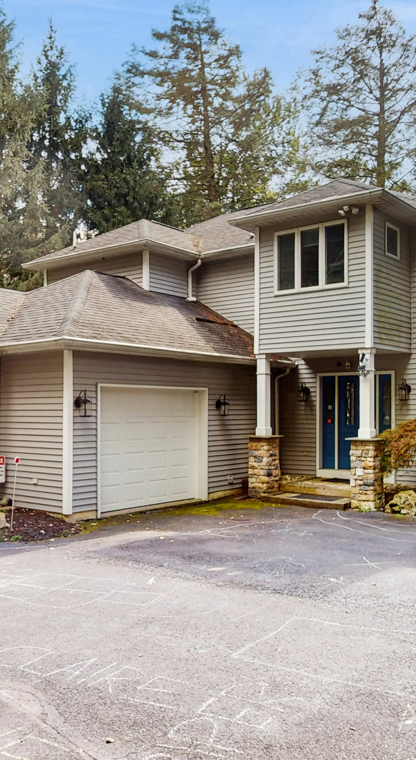 Leaf Peeping & Skiing Nearby! Poconos Getaway