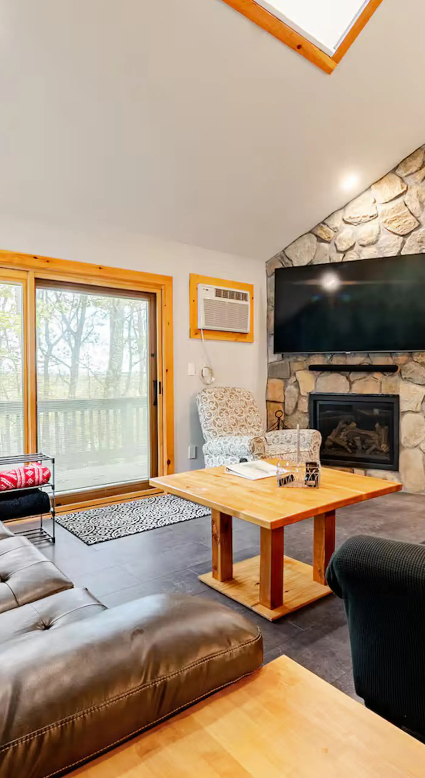 Ski-In/Ski-Out Camelback Mtn Retreat w/ Hot Tub
