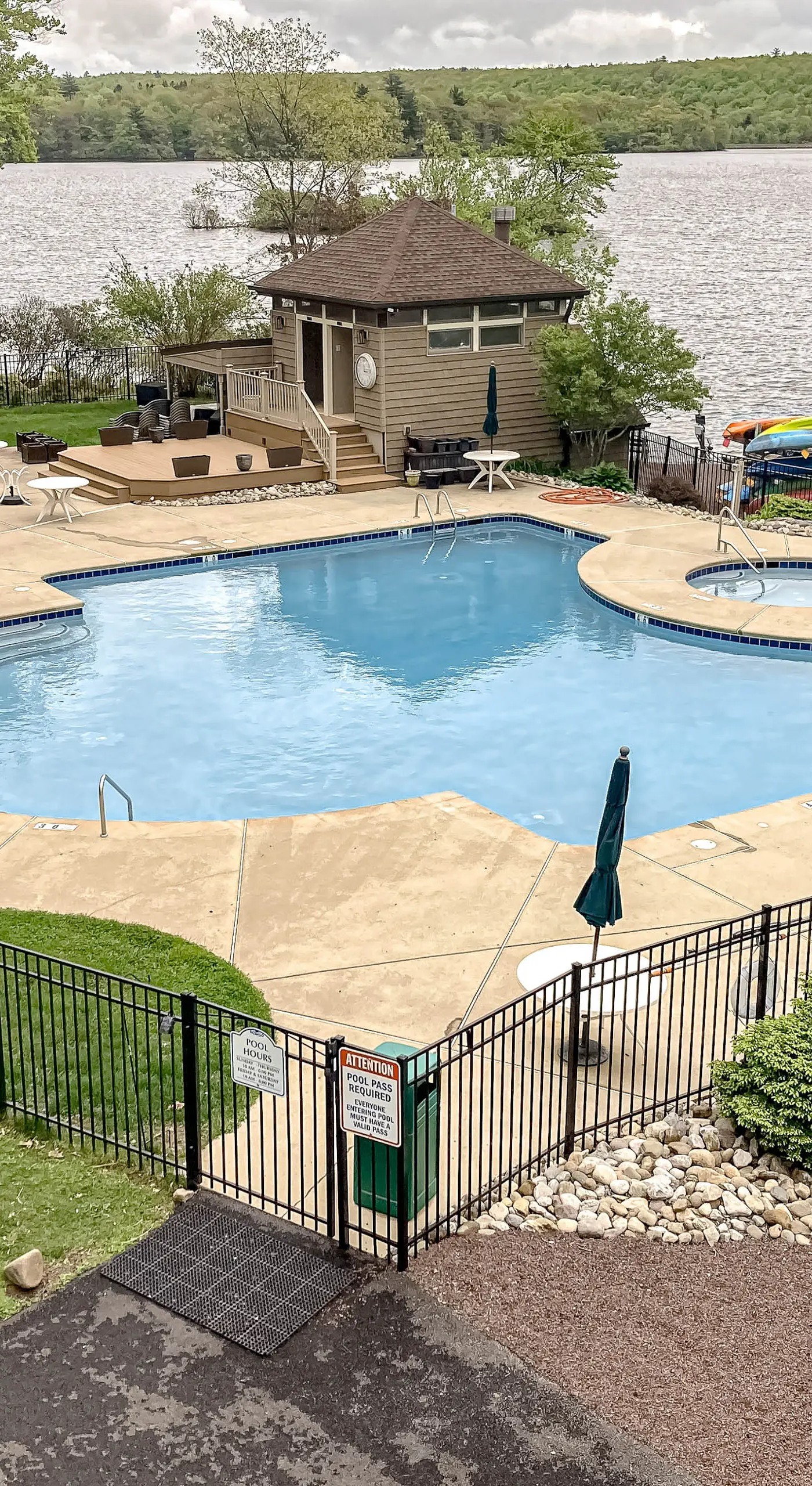 Lakefront Poconos Retreat! Pool & Hot Tub Access