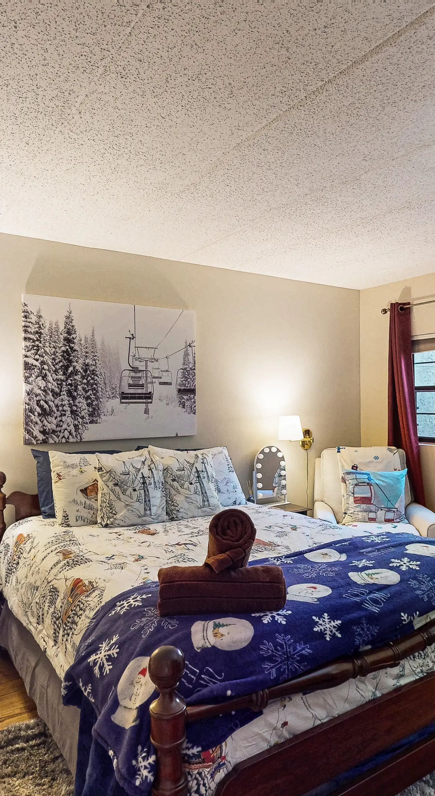 Lakefront Poconos Retreat! Pool & Hot Tub Access