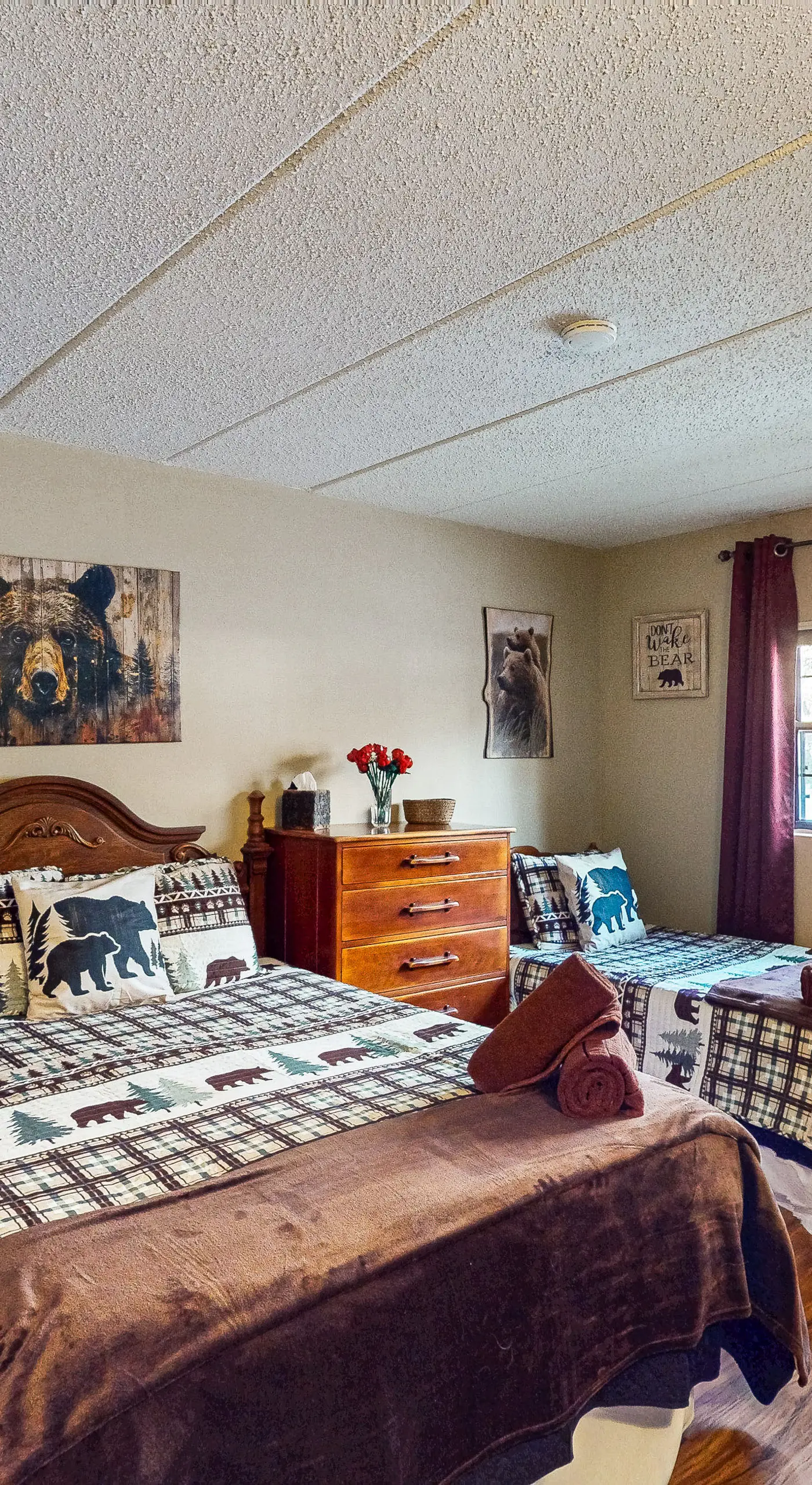 Lakefront Poconos Retreat! Pool & Hot Tub Access