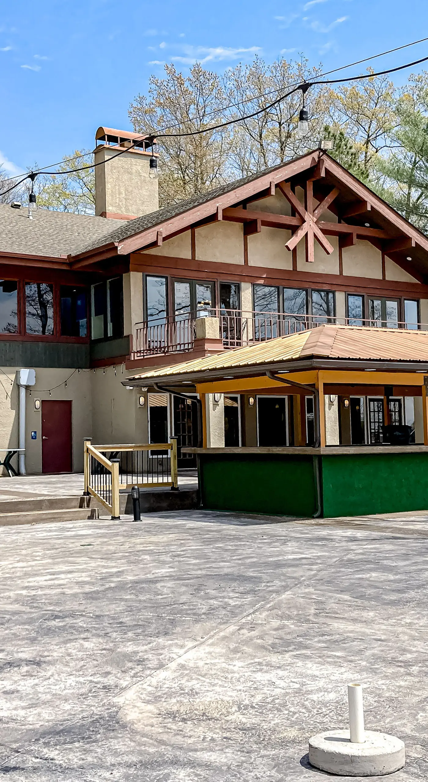 Lakefront Poconos Retreat! Pool & Hot Tub Access