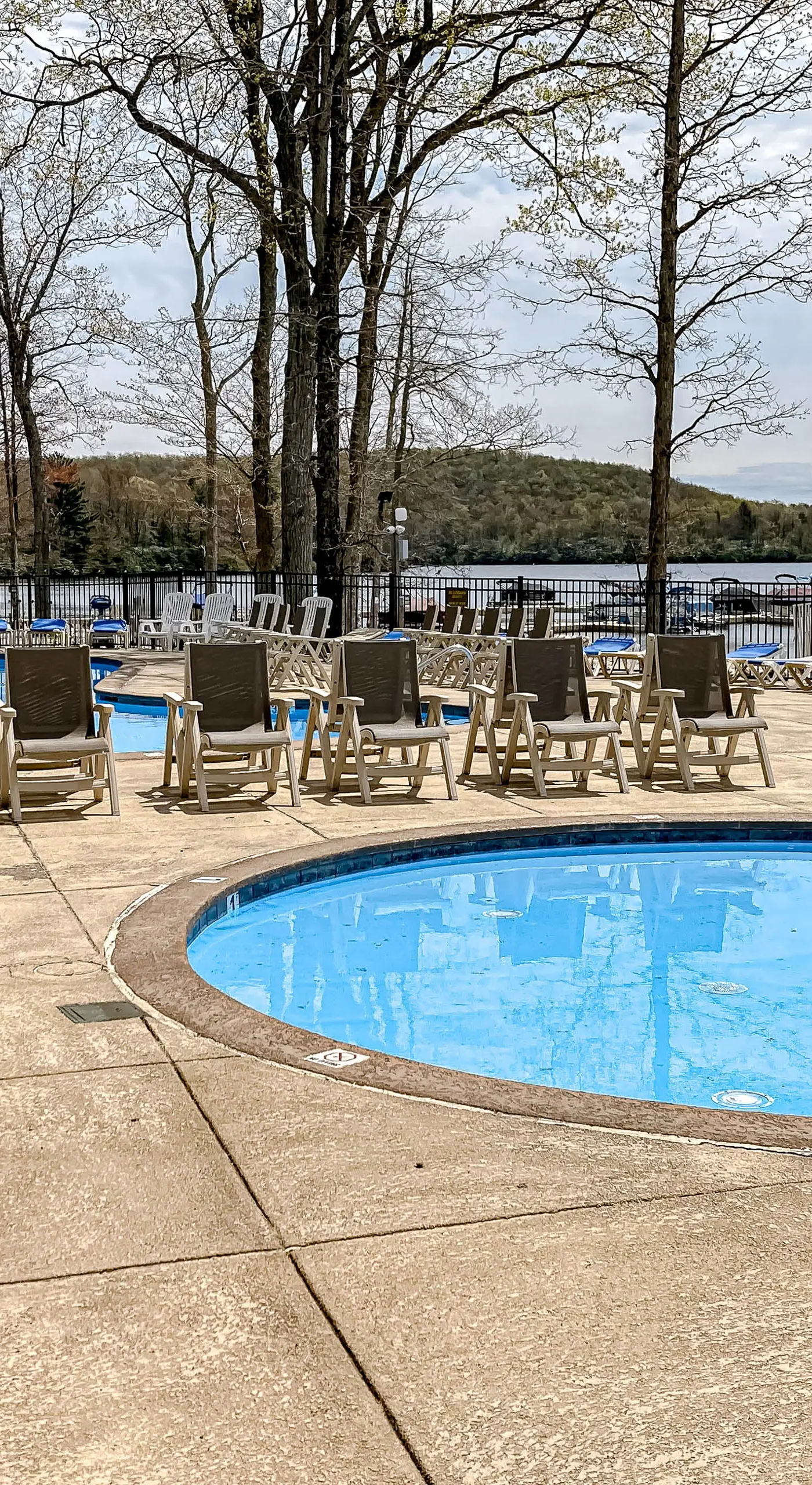 Lakefront Poconos Retreat! Pool & Hot Tub Access