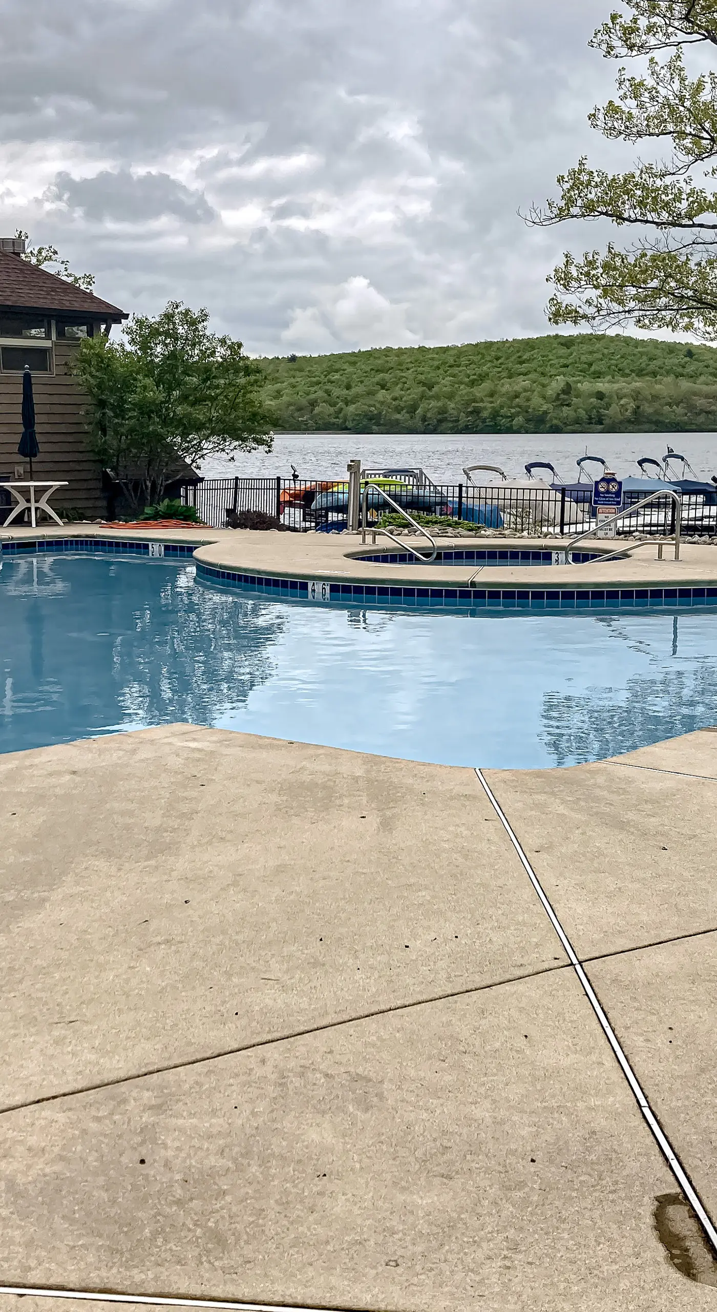Lakefront Poconos Retreat! Pool & Hot Tub Access
