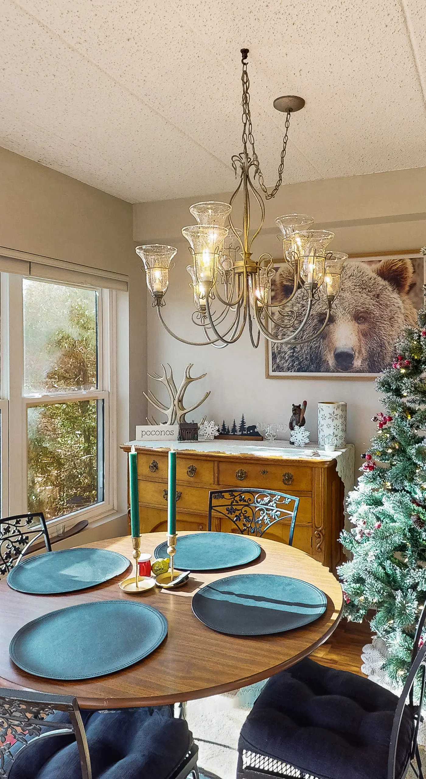 Lakefront Poconos Retreat! Pool & Hot Tub Access