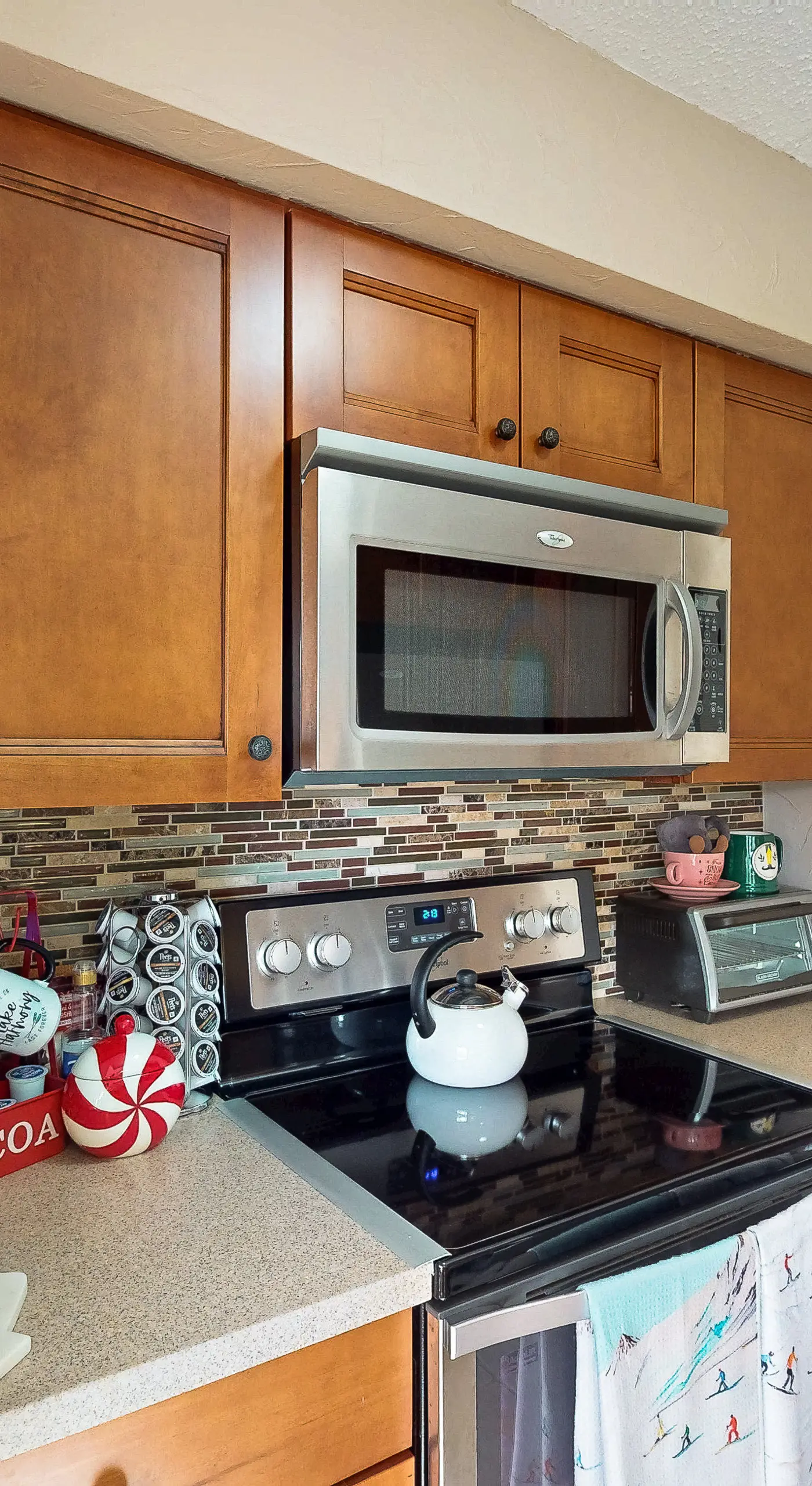 Lakefront Poconos Retreat! Pool & Hot Tub Access