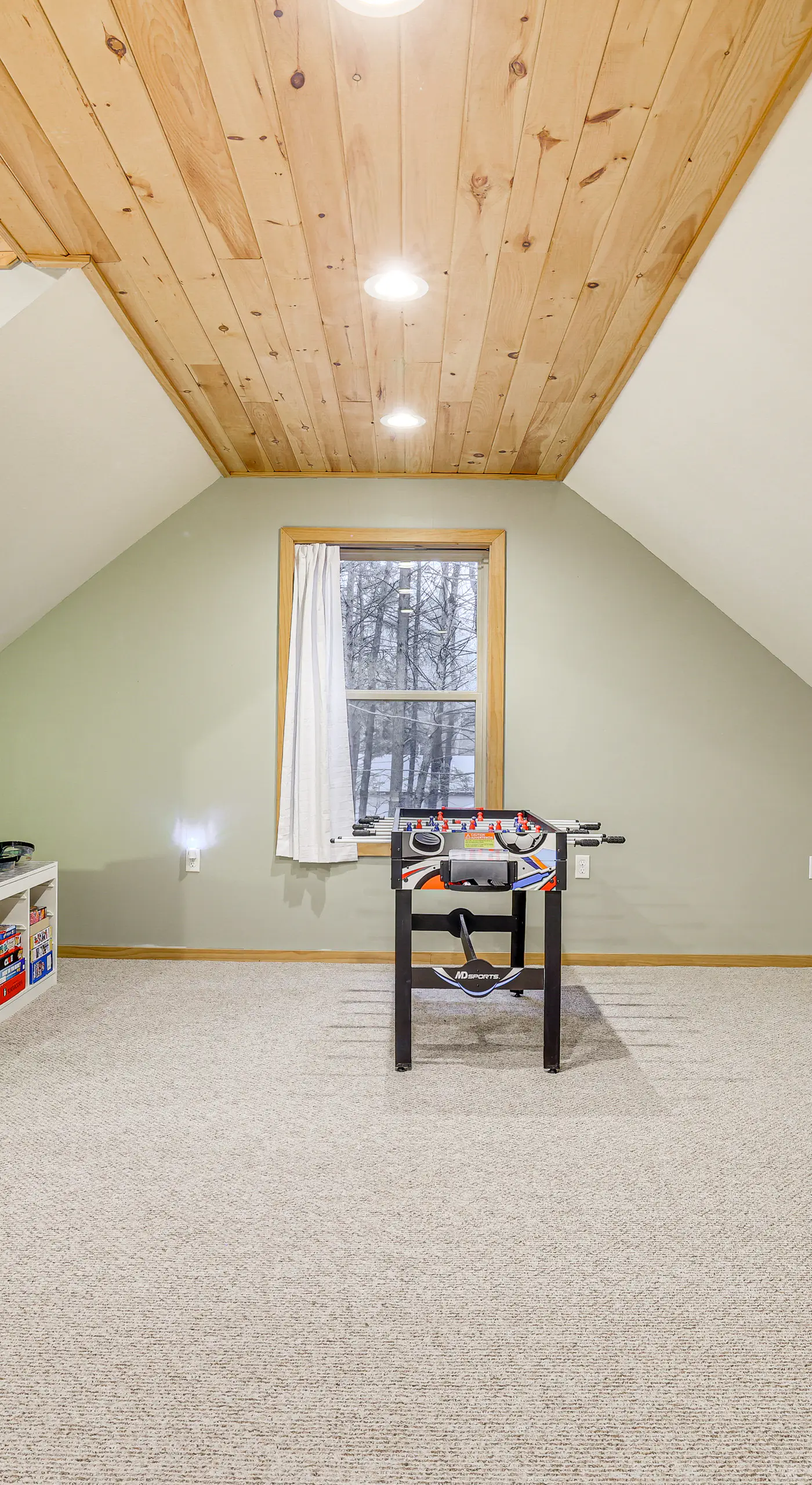 Fire Pit, Game Room, Lake, On-Site Stream Poconos!