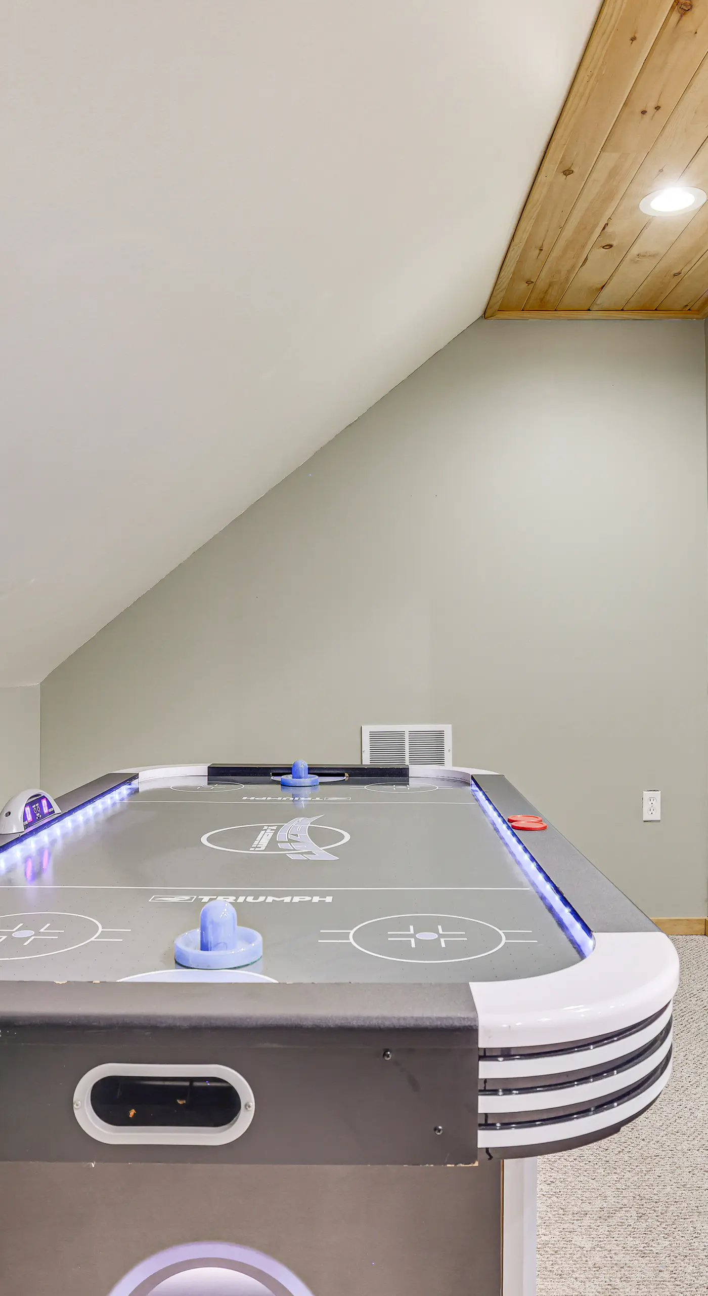 Fire Pit, Game Room, Lake, On-Site Stream Poconos!