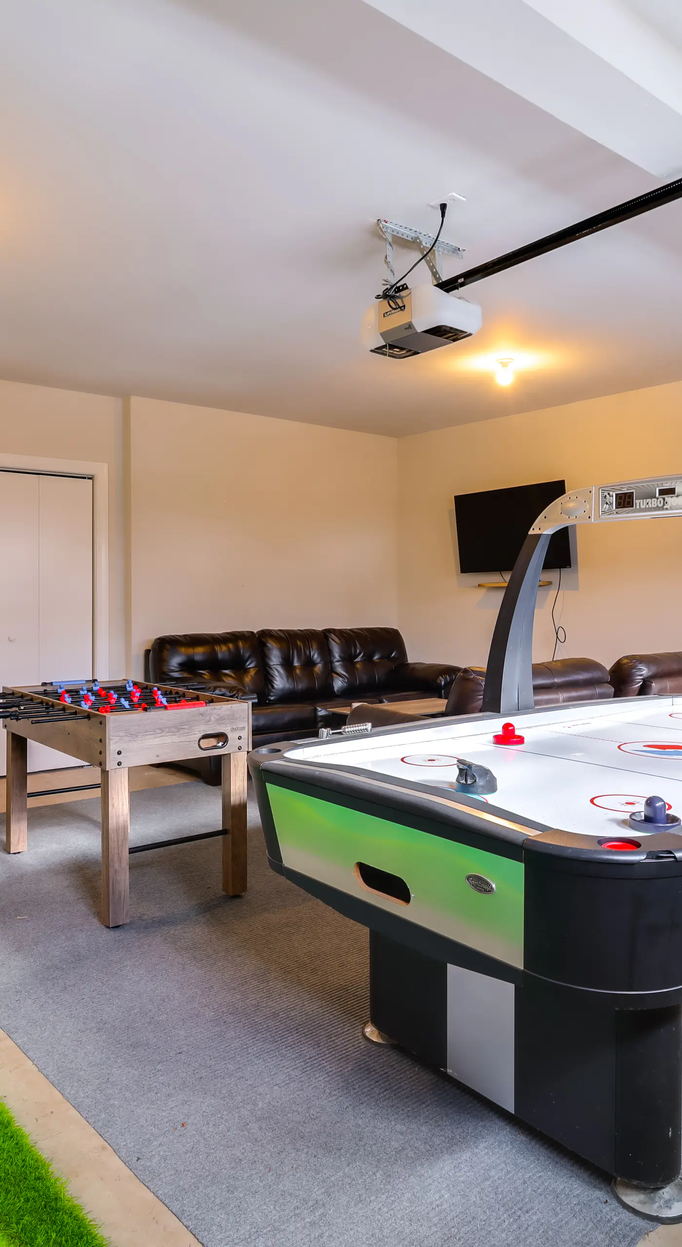 Walk to Big Boulder Mtn & Lake, Home w/ Hot Tub!