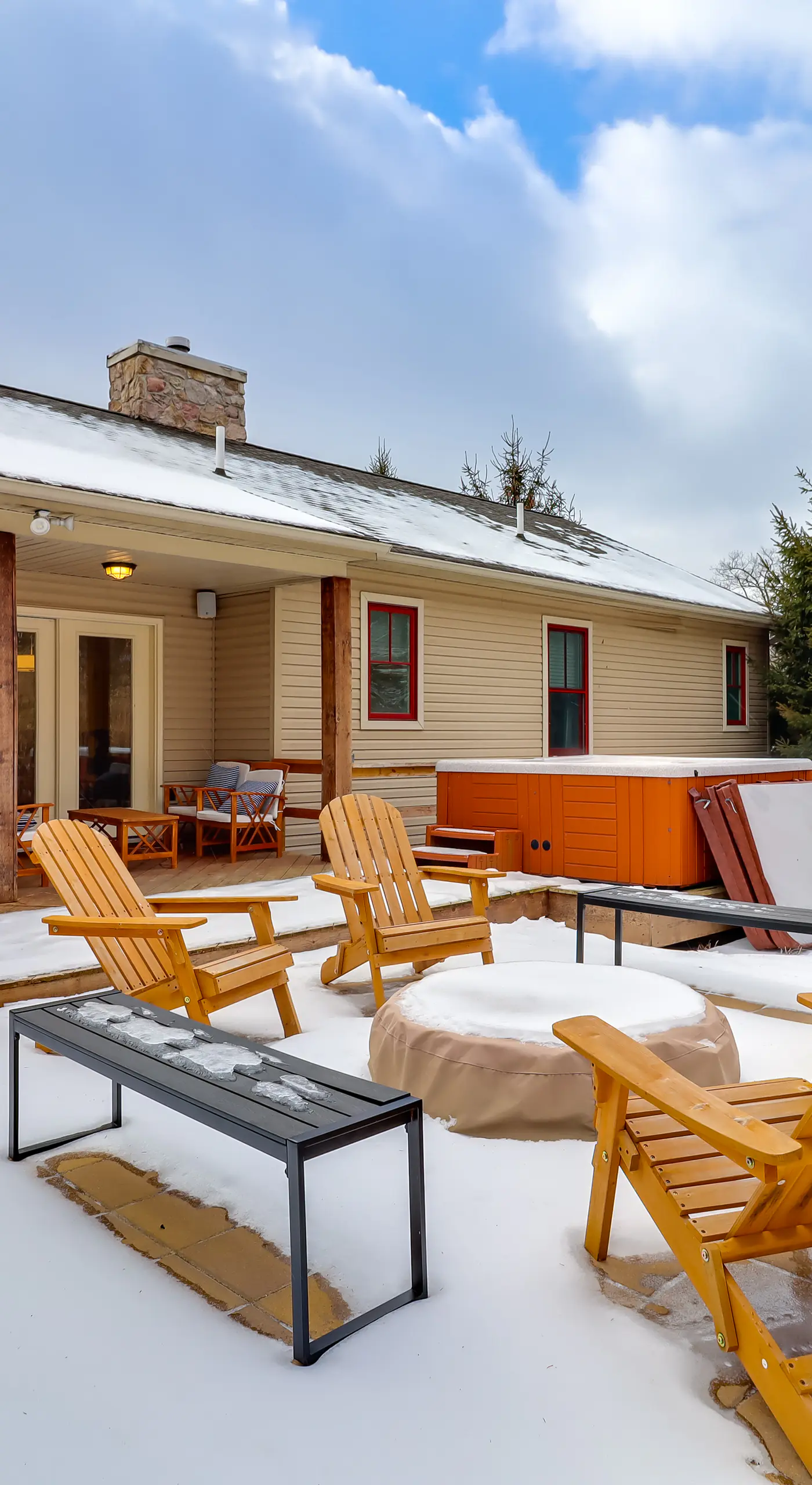 Walk to Big Boulder Mtn & Lake, Home w/ Hot Tub!