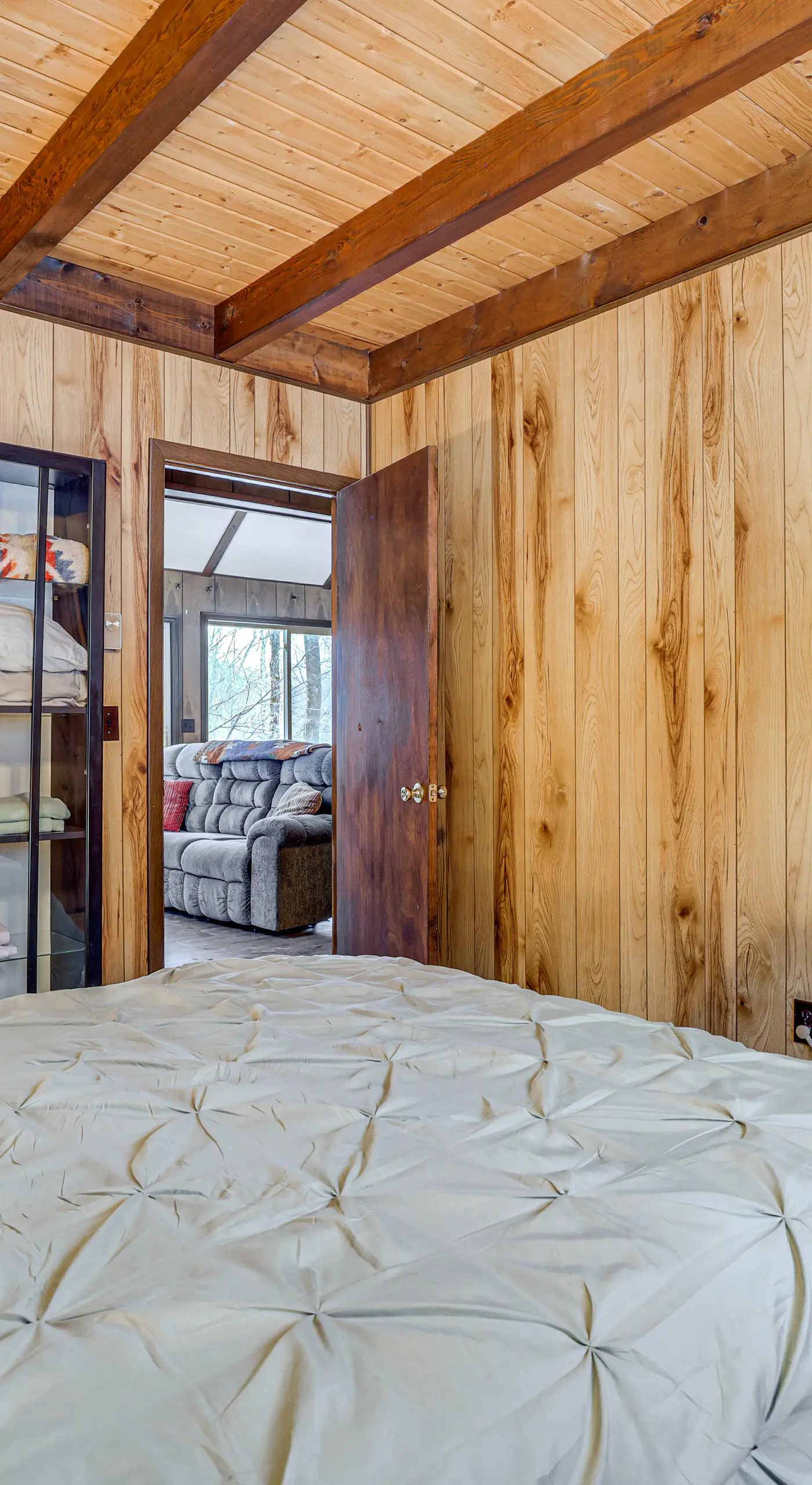 Poconos Retreat in The Hideout Lake Community!