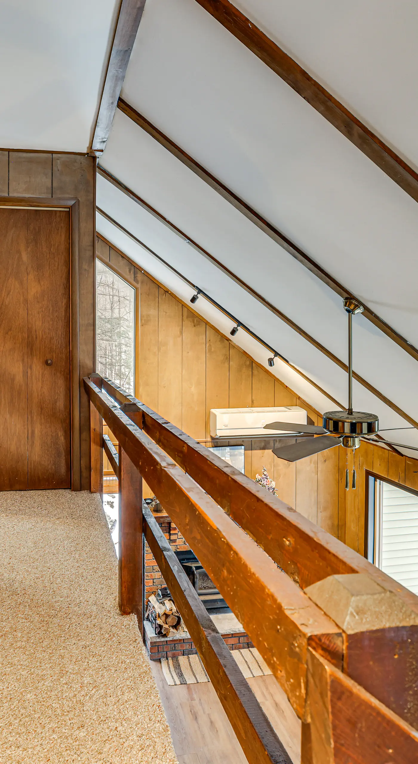Poconos Retreat in The Hideout Lake Community!
