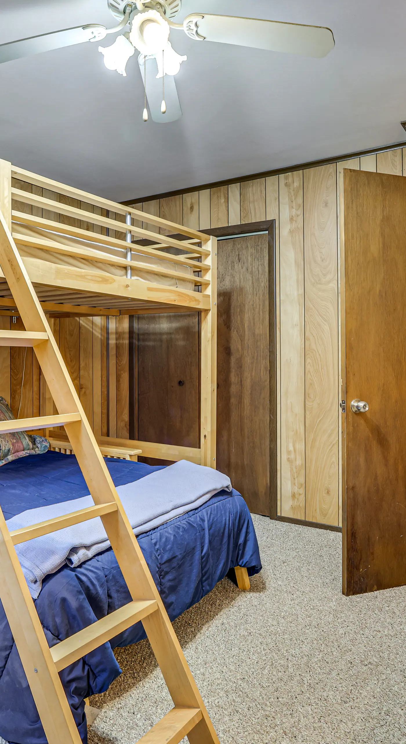 Poconos Retreat in The Hideout Lake Community!