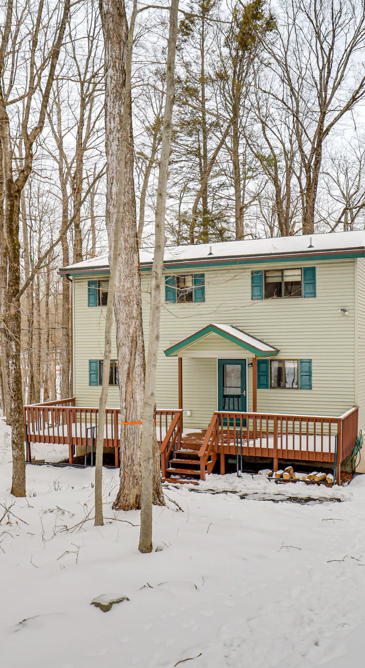 Poconos Retreat in The Hideout Lake Community!