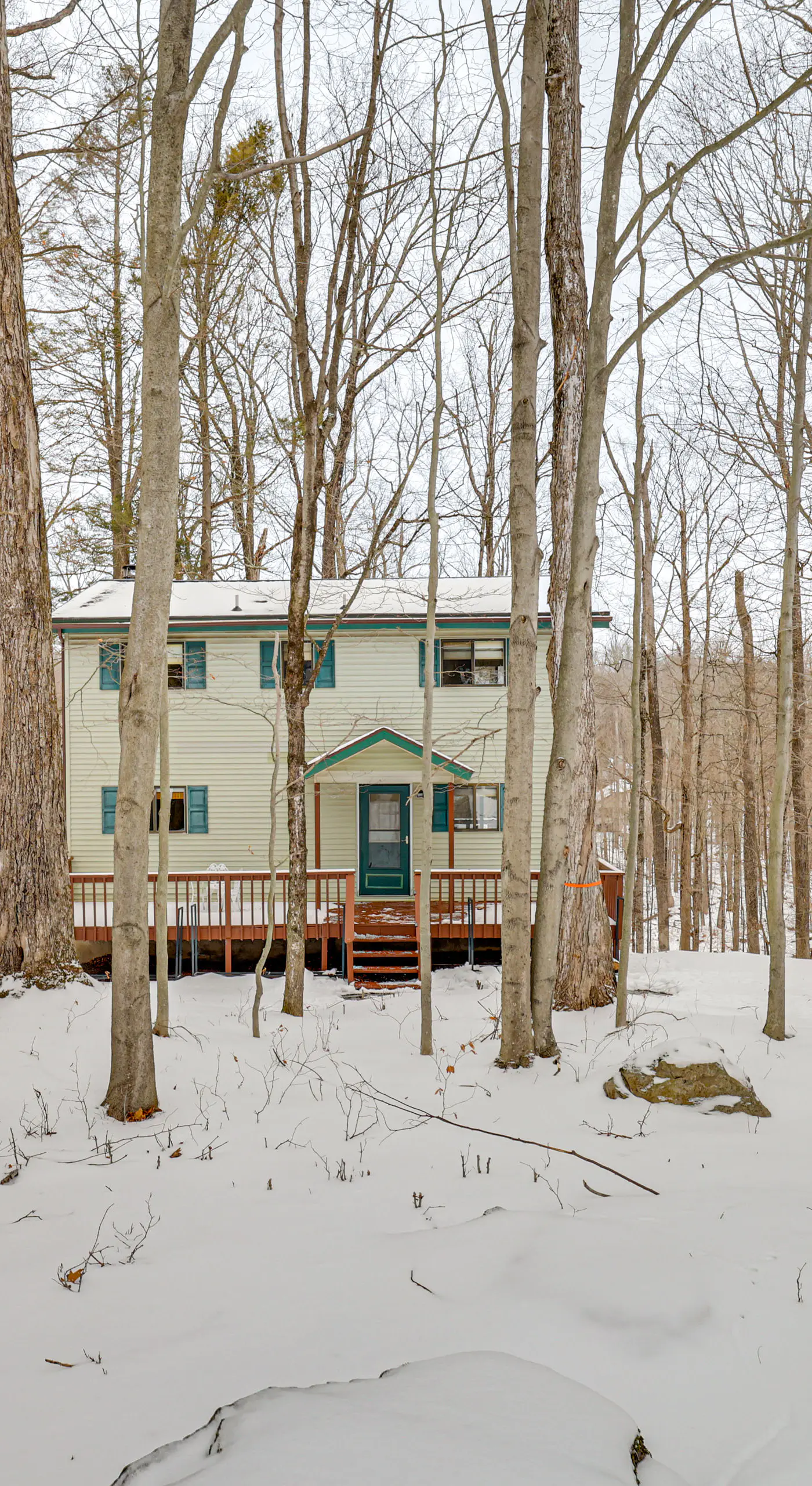Poconos Retreat in The Hideout Lake Community!