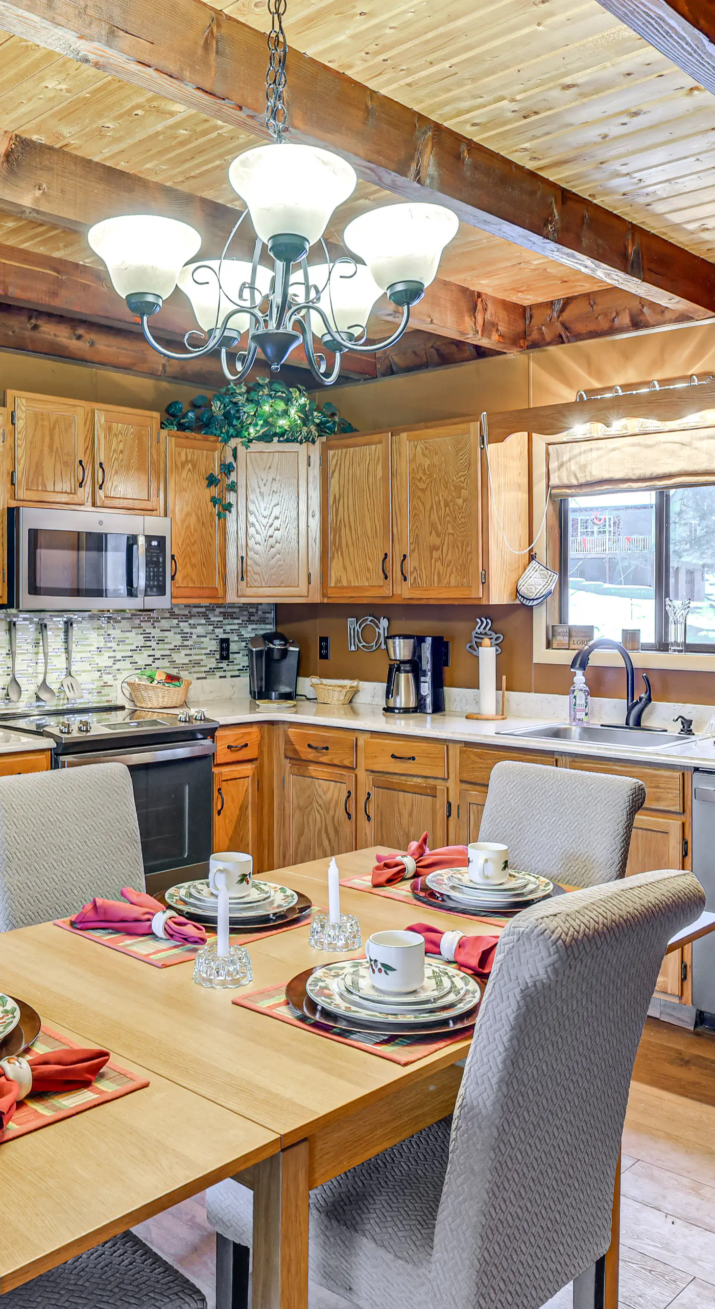 Poconos Retreat in The Hideout Lake Community!