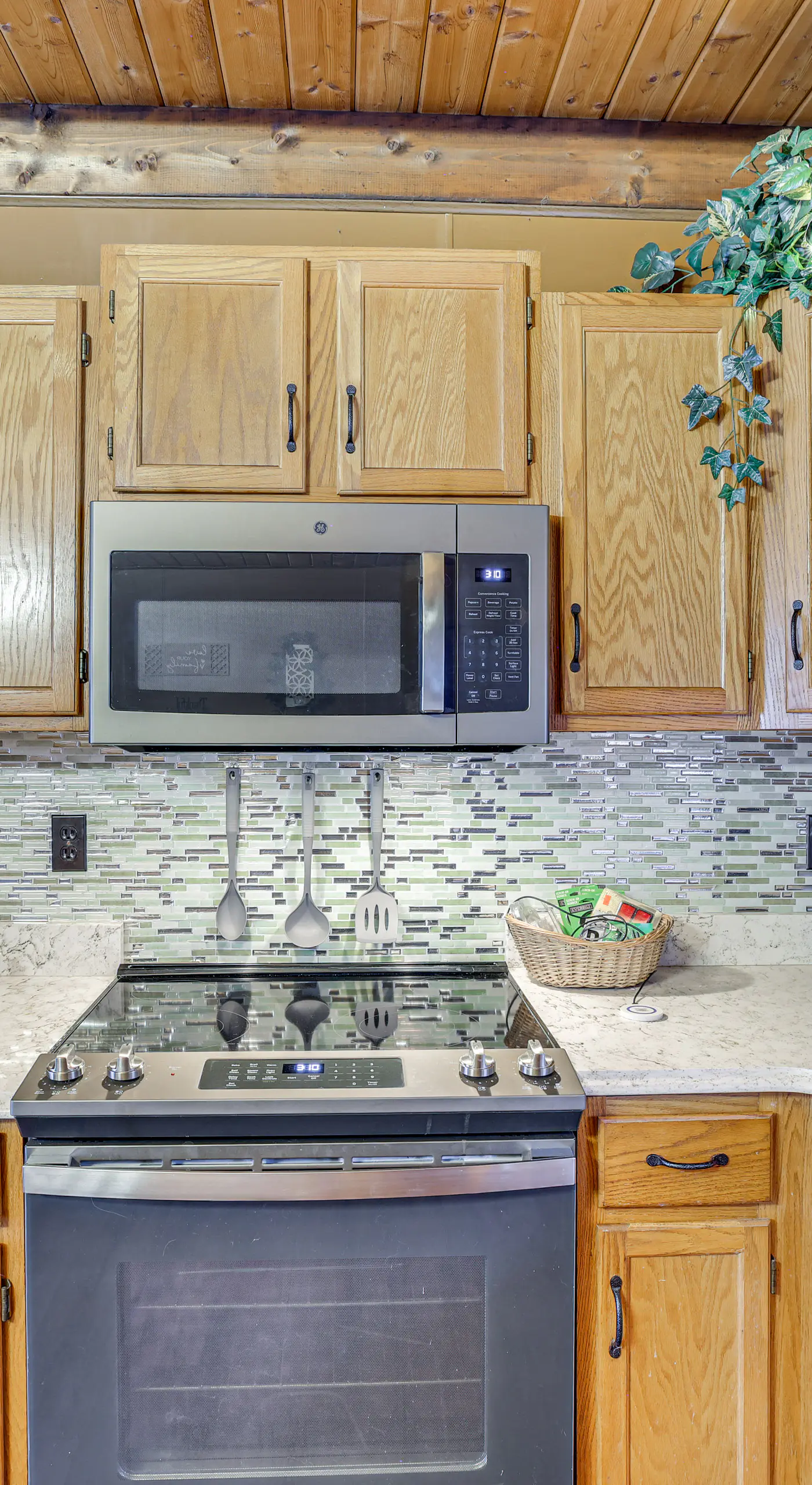 Poconos Retreat in The Hideout Lake Community!