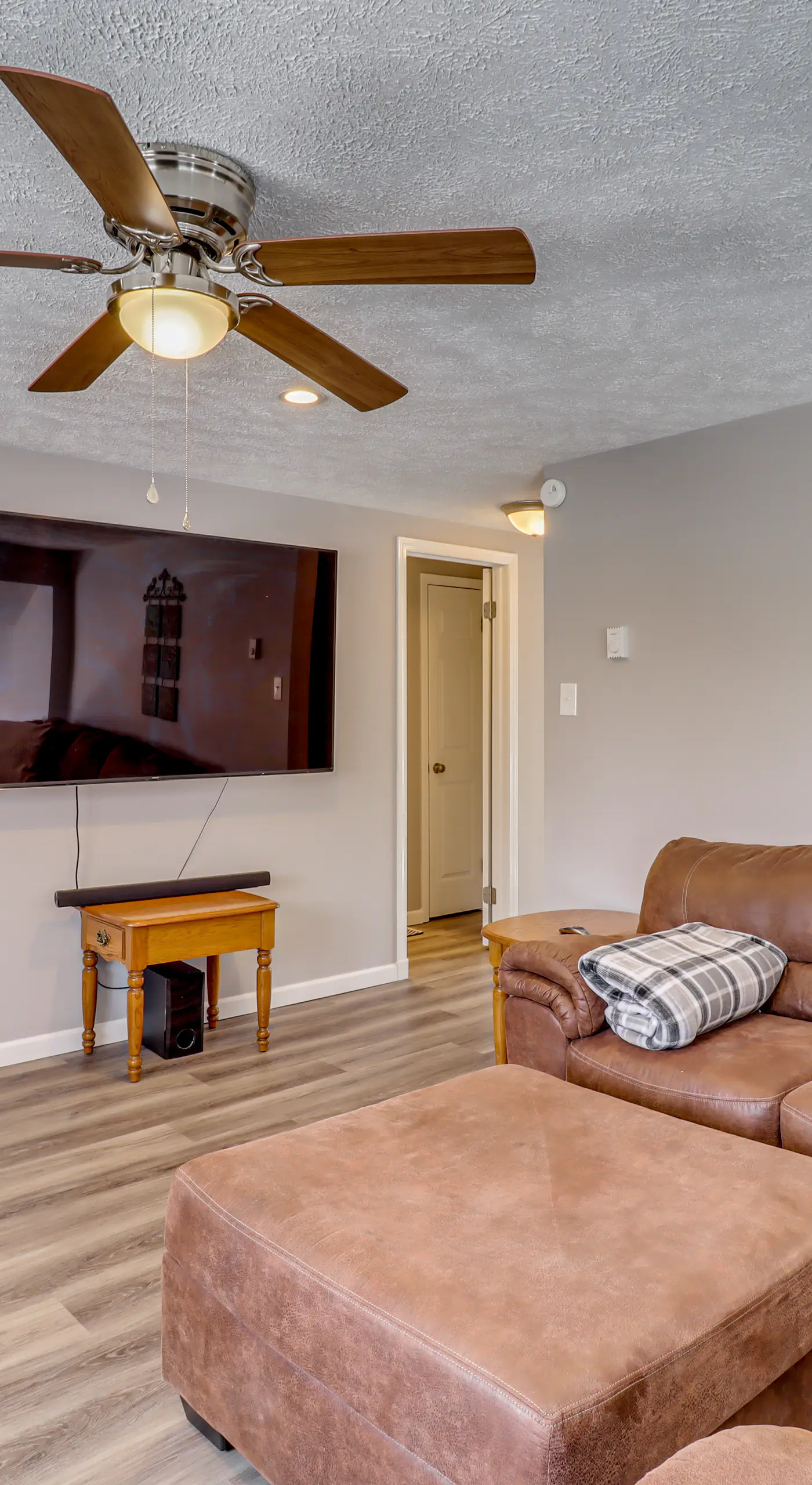 Contemporary House in Lakeside Community! Poconos